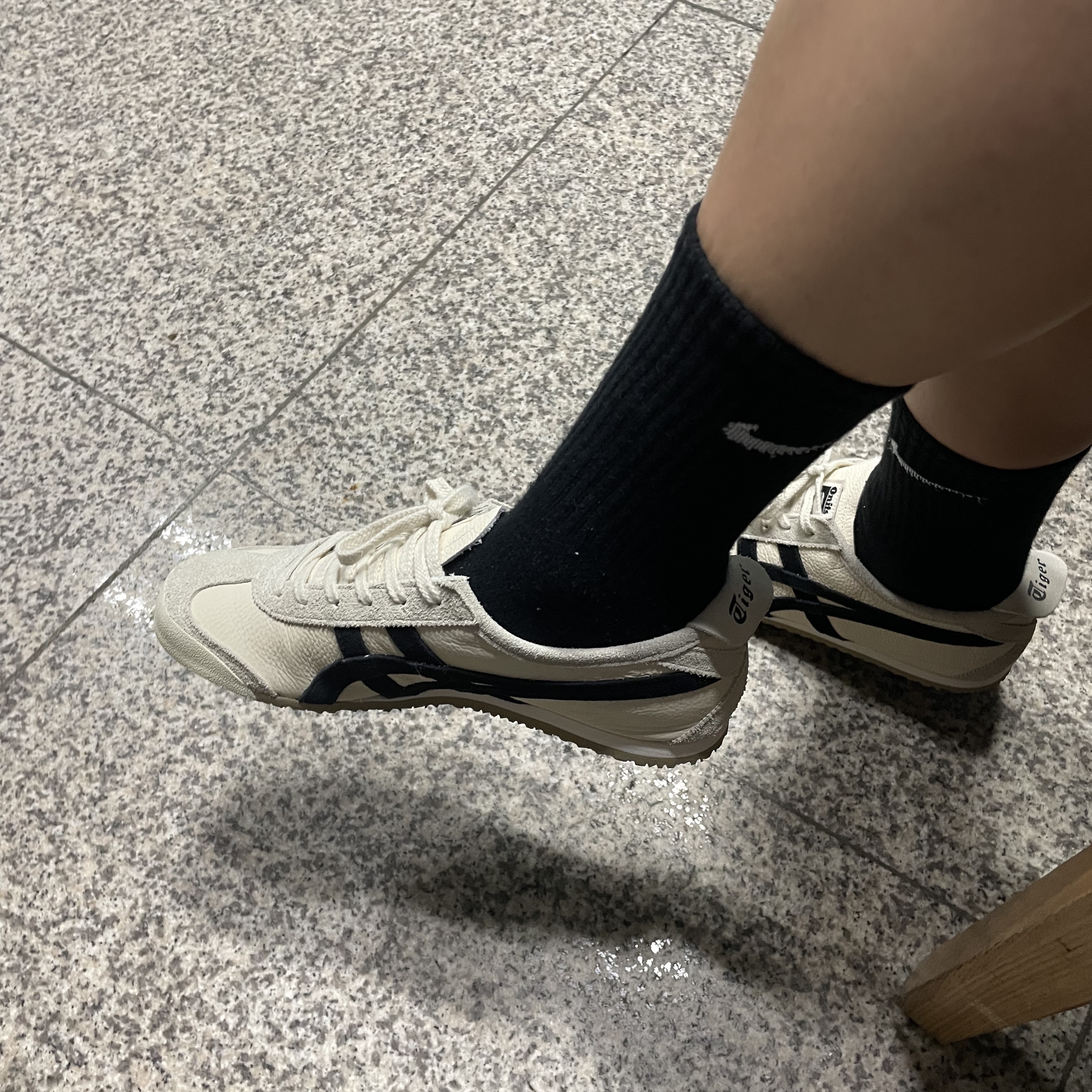 Onitsuka Tiger Mexico 66 Vintage White Black 착용 스타일 - 2