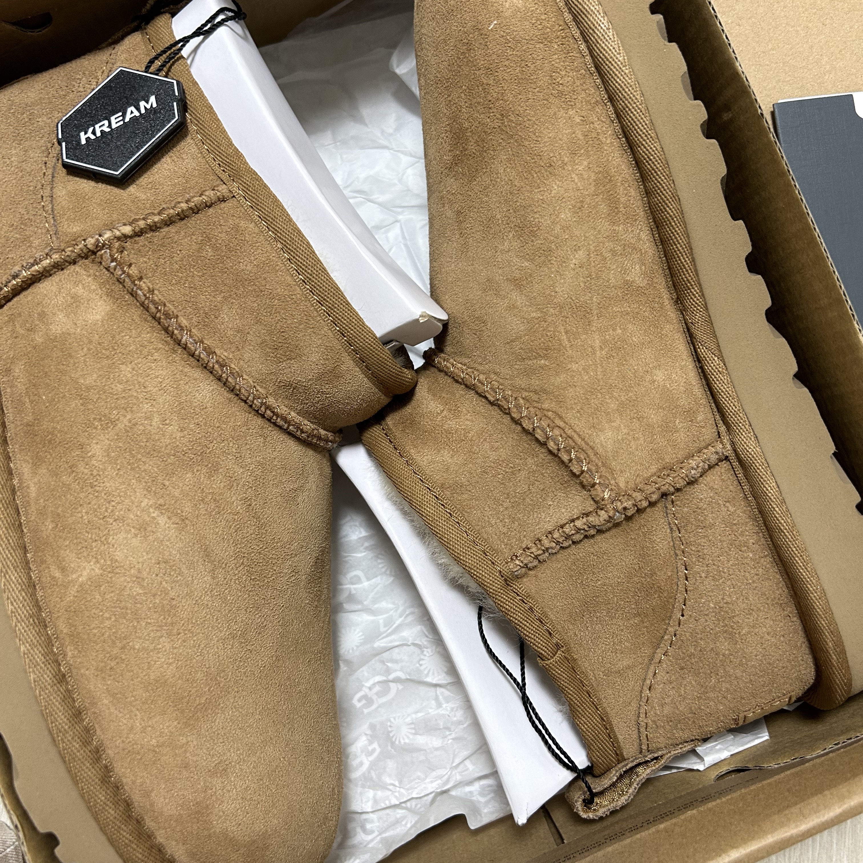 (W) UGG Classic Ultra Mini Boots Chestnut 착용 스타일