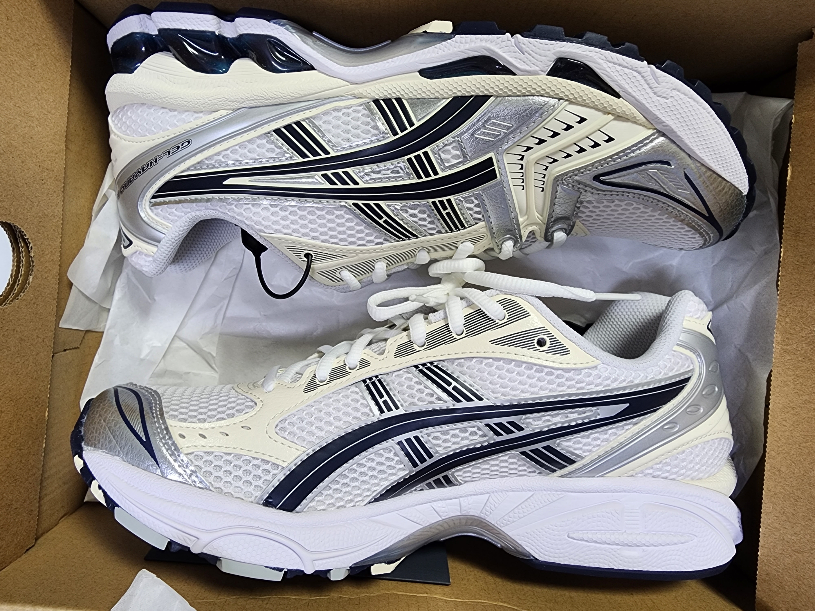 (W) Asics Gel-Kayano 14 White Midnight 착용 스타일