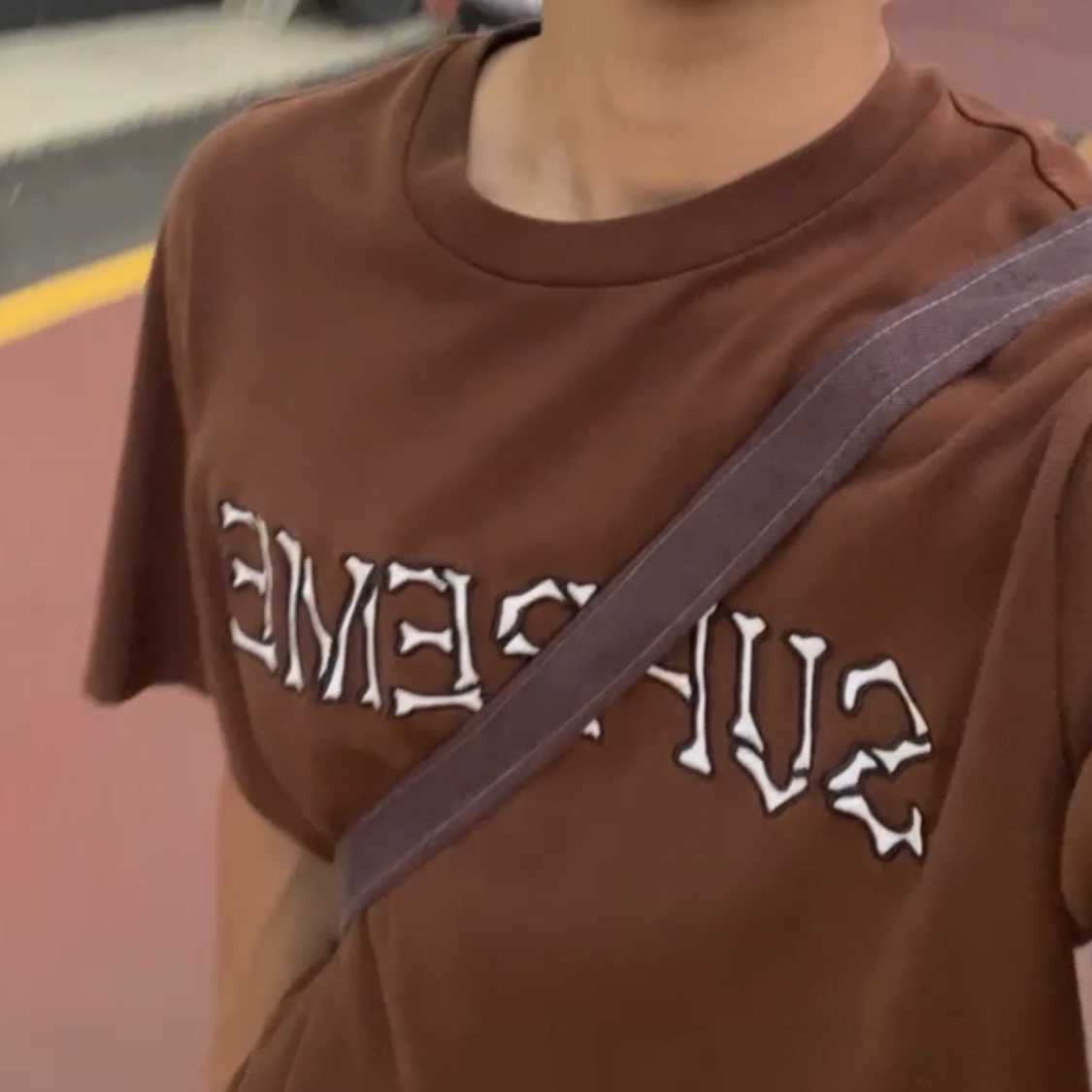 Jordan 1 x Travis Scott Retro Low OG SP Mocha 착용 스타일 - 3