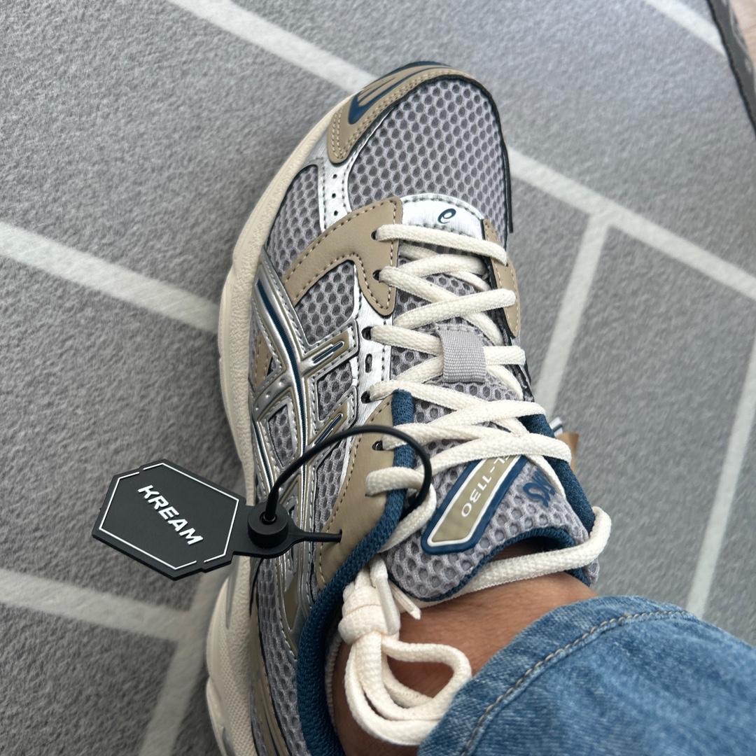 Asics Gel-1130 Oyster Grey Pure Silver 착용 스타일