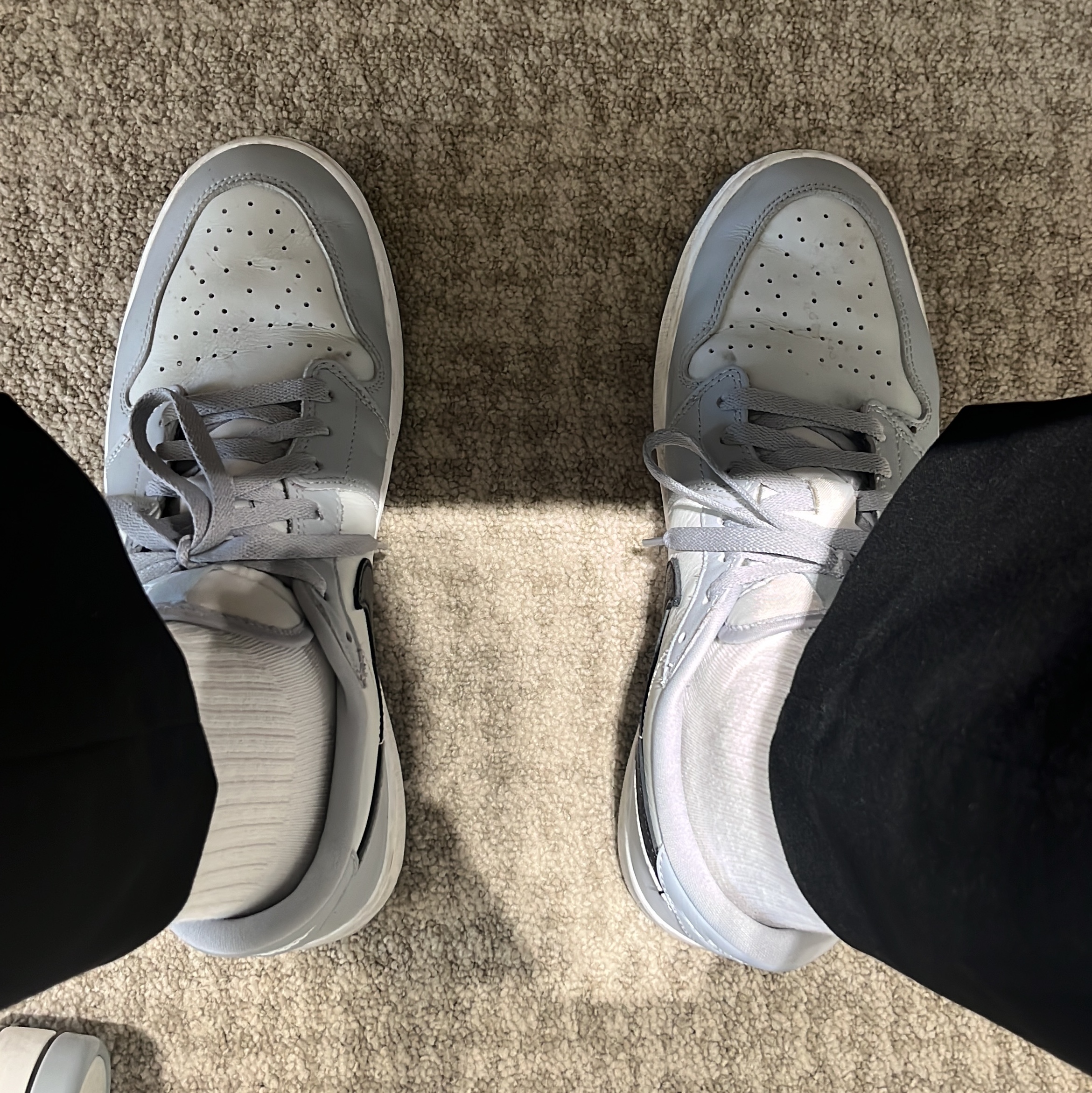 Jordan 1 Low Golf Wolf Grey 착용 스타일