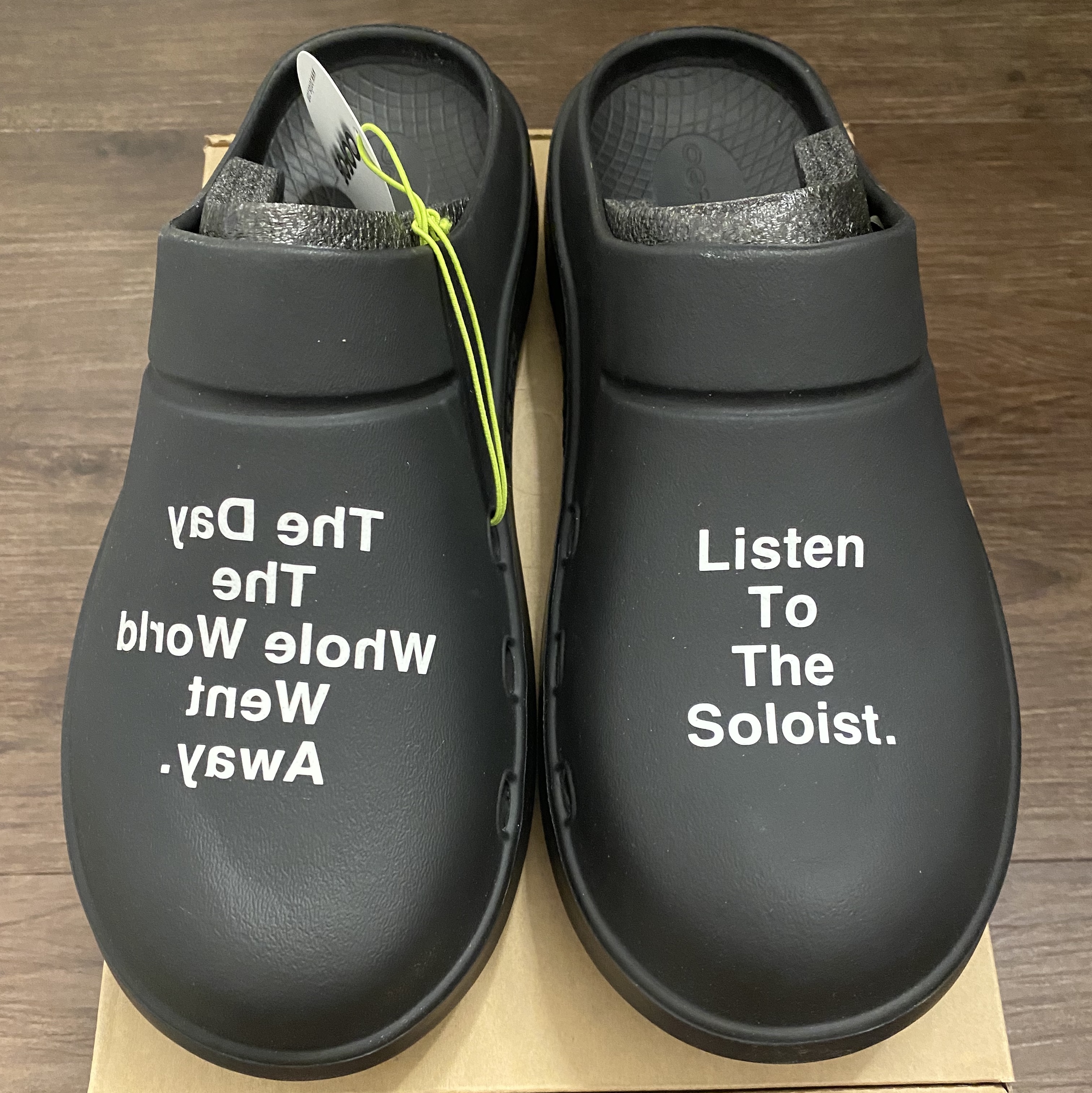 Oofos x Takahiromiyashita The Soloist The Day The Whole World Went Away Clog Black 착용 스타일