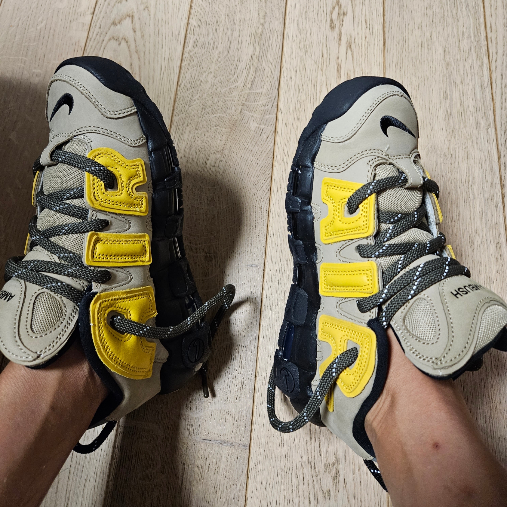 Nike x Ambush Air More Uptempo Low Vivid Sulfur and Limestone 착용 스타일 - 4