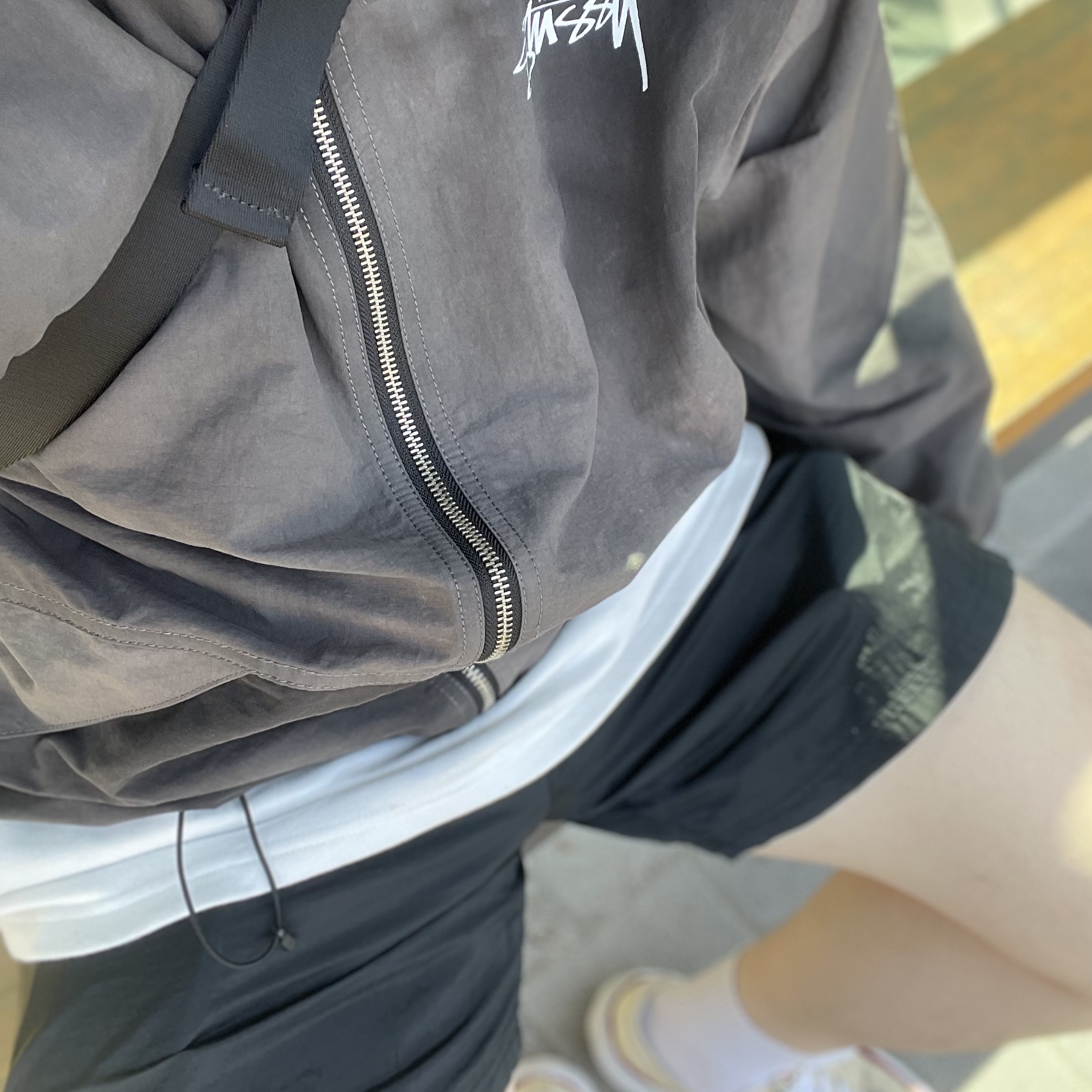 Stussy Wave Dye Beach Shell Jacket Black, IAB Studio T-Shirt White - The Hyundai Seoul Exclusive 착용 스타일