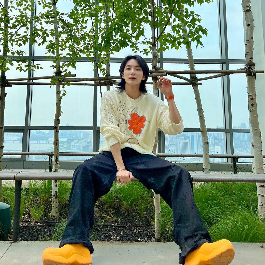 Bottega Veneta Puddle Ankle Boots Tangerine 착용 스타일 - 2
