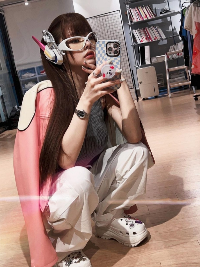 Gentle Monster x Overwatch 2 Tokki WP White, (W) Crocs Classic Platform Clog White 착용 스타일 - 1