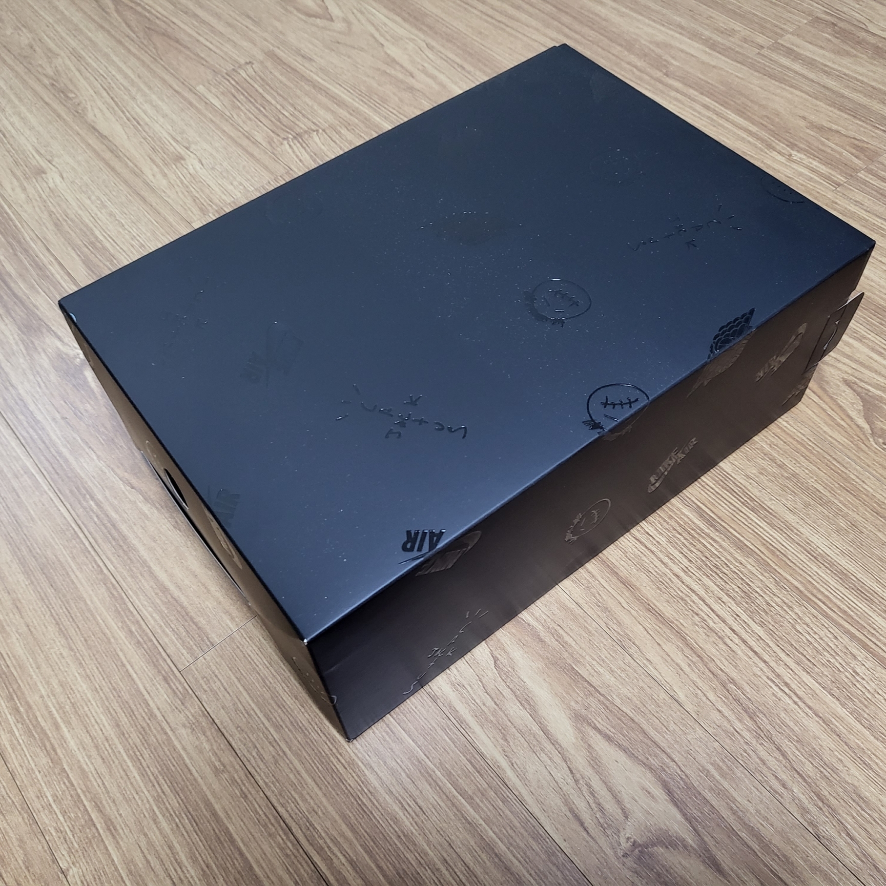 Jordan 1 x Travis Scott Retro Low OG SP Black Phantom 착용 스타일 - 2