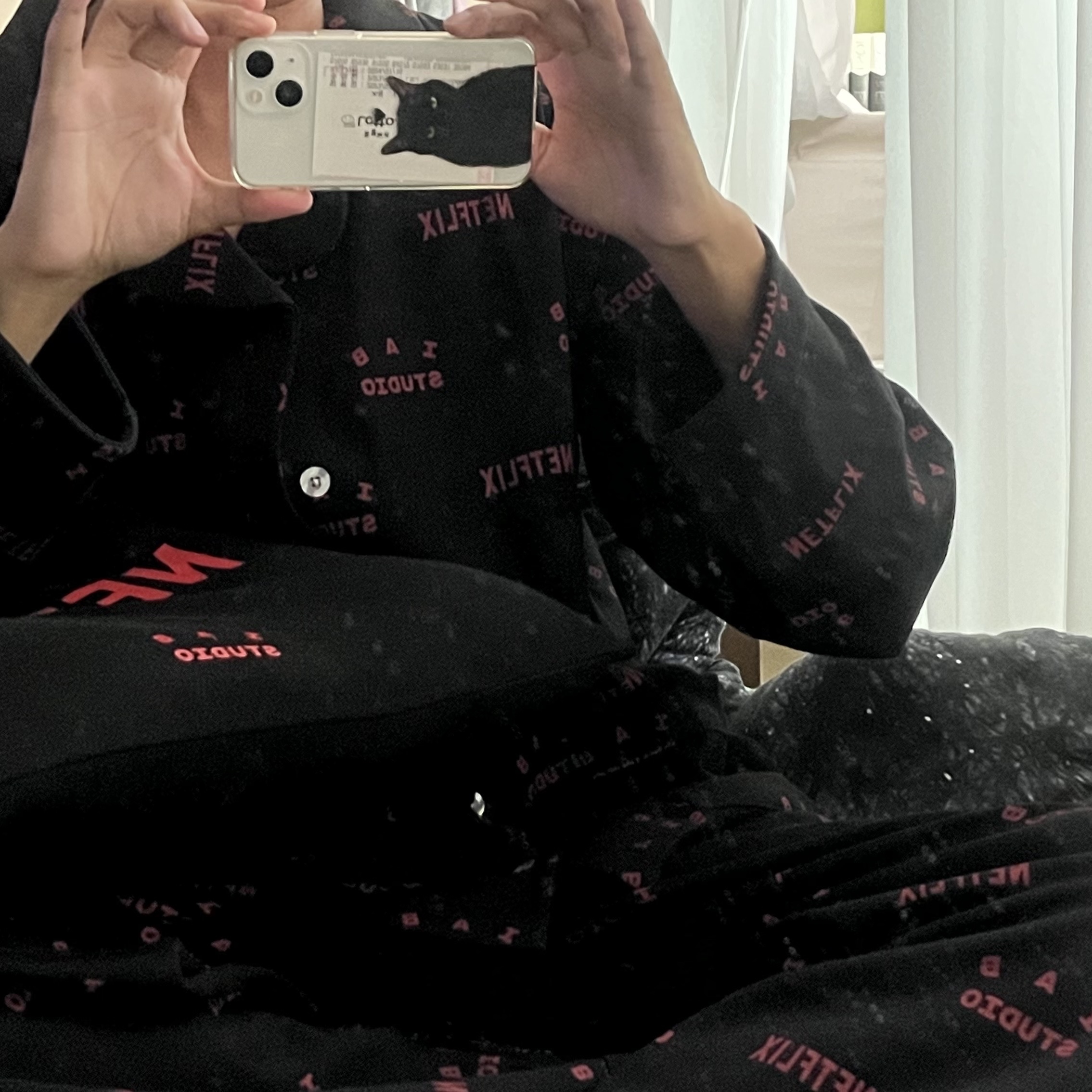 IAB Studio x Netflix Pajama Cushion Cover Set Black 착용 스타일