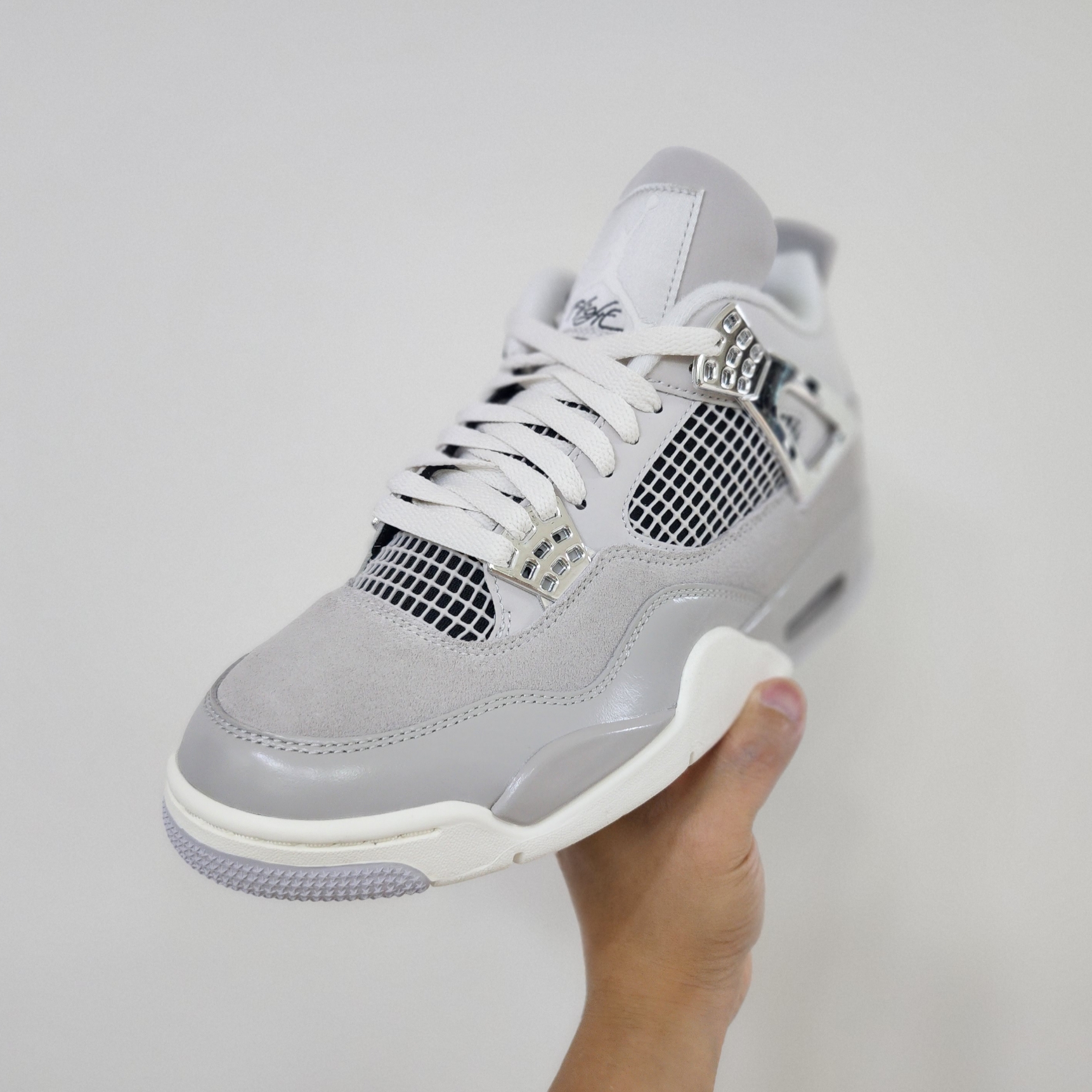 (W) Jordan 4 Retro Frozen Moments 착용 스타일 - 1
