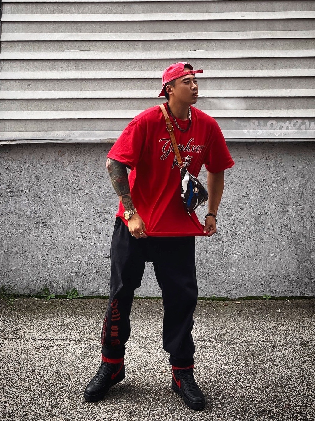 Supreme Pigment Canvas S Logo 6-Panel Red - 23SS, Supreme x MLB Kanji Teams T-Shirt Yankees Red - 22FW 착용 스타일 - 1