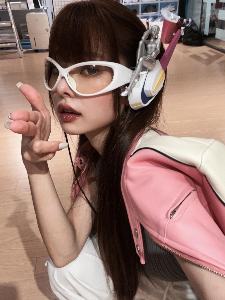 Gentle Monster x Overwatch 2 Tokki WP White, (W) Crocs Classic Platform Clog White 착용 스타일 - 3