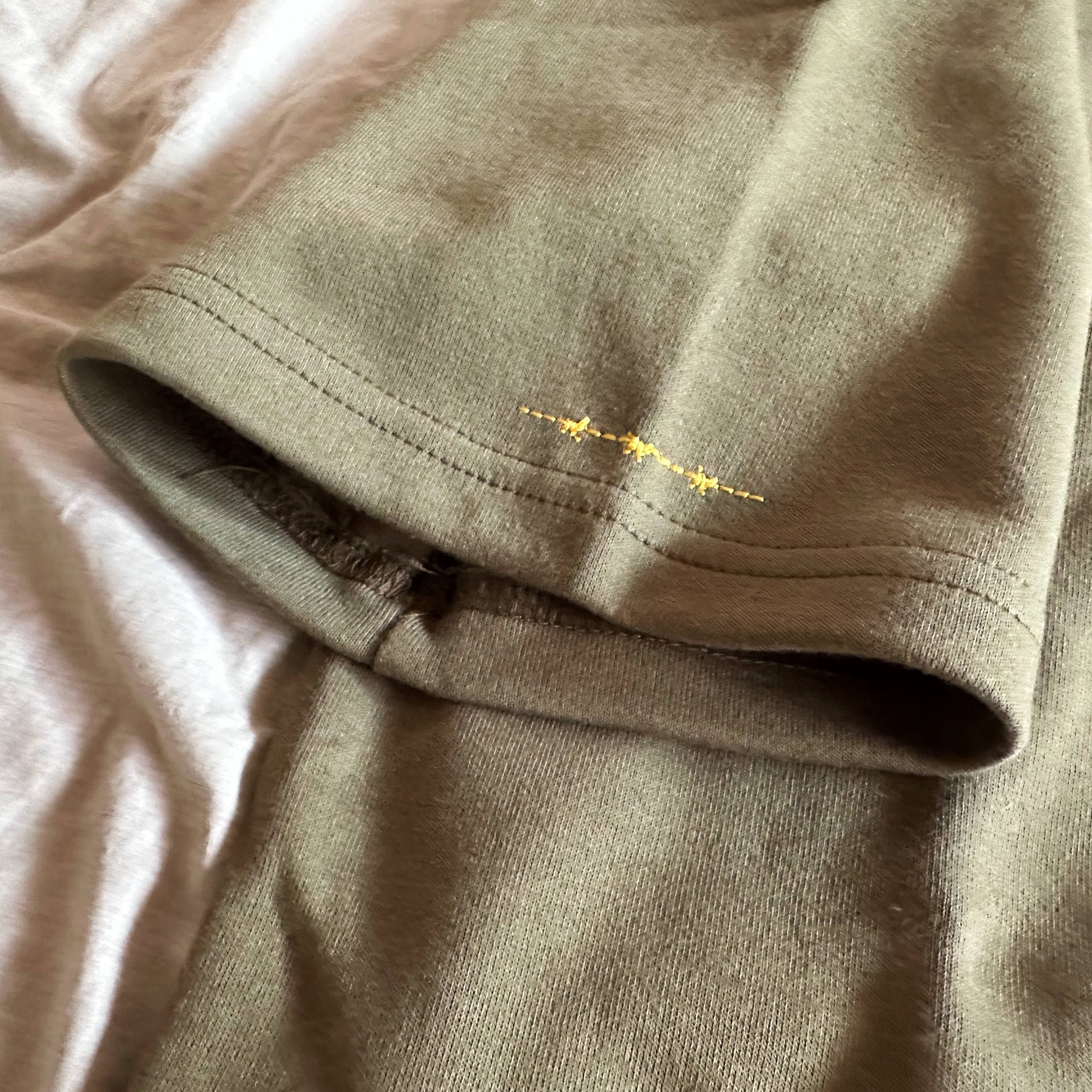 IAB Studio x D.P. T-Shirt Army Green 착용 스타일 - 3