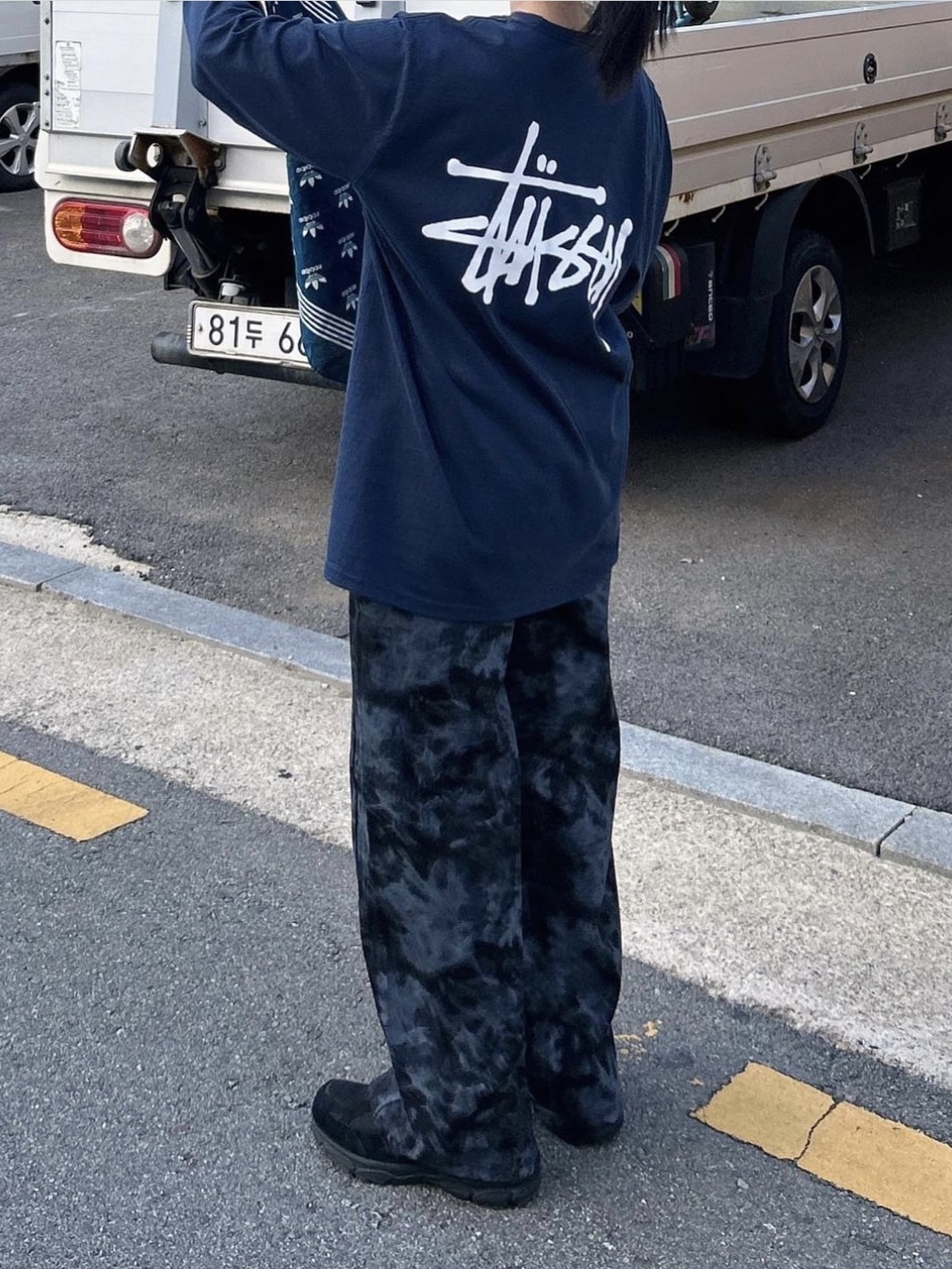 Stussy Basic Stussy LS T-Shirt Navy 2023, New Balance 990v4 Made in USA Black - D Standard 착용 스타일 - 2