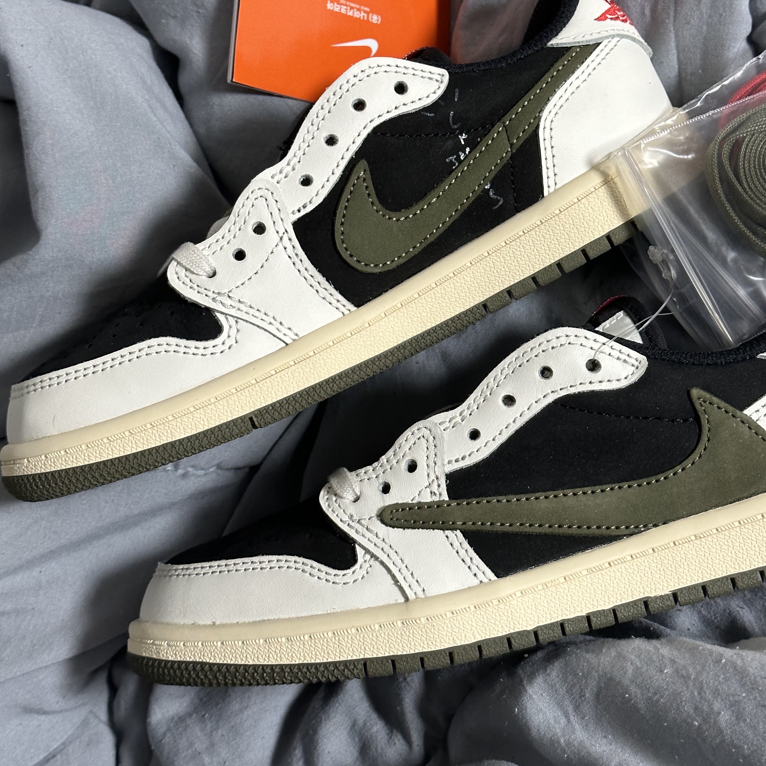 (PS) Jordan 1 x Travis Scott Retro Low OG SP Medium Olive 착용 스타일