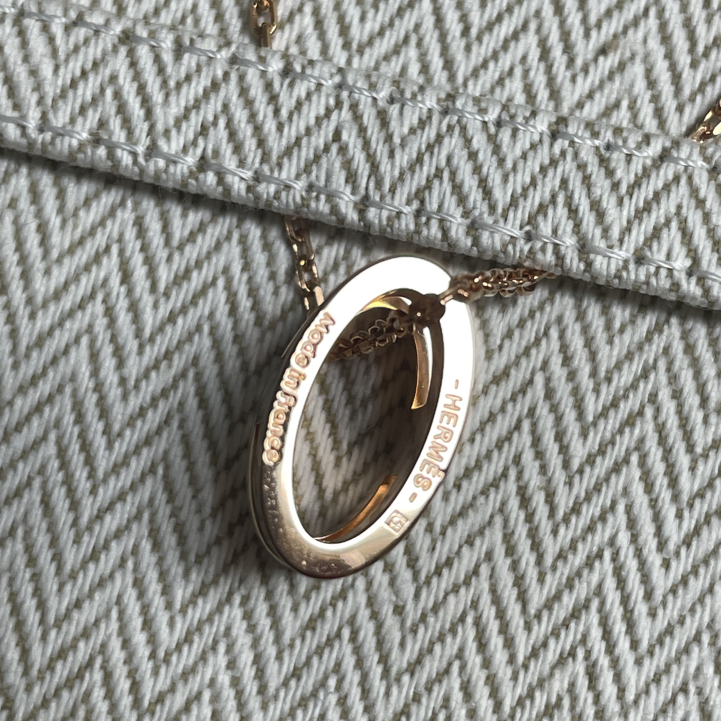 (W) Hermes Pop H Pendant Rose Gold & Vert Fizz 착용 스타일 - 2