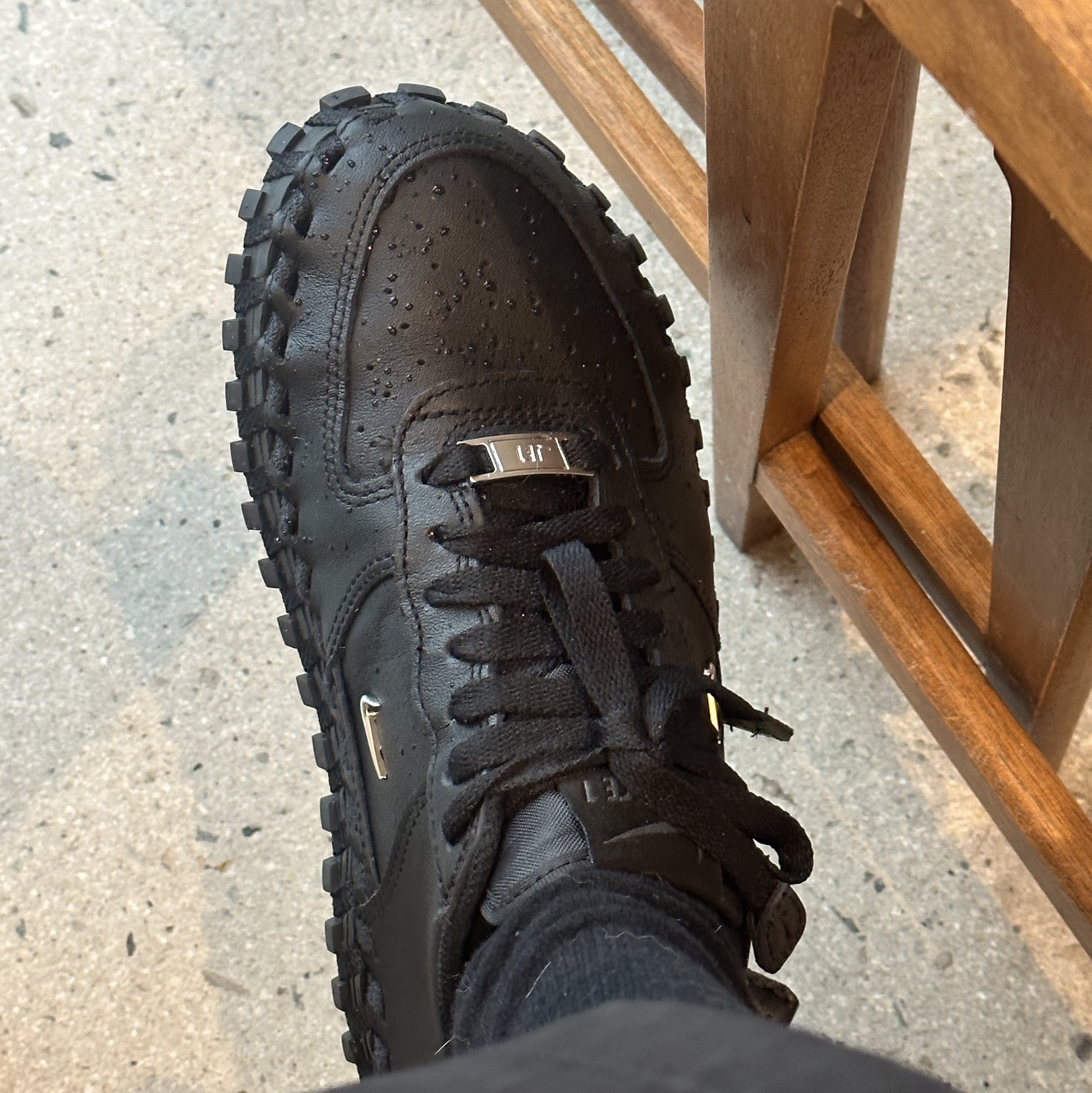 Nike x Jacquemus J Force 1 Low LX SP Black 착용 스타일 - 3