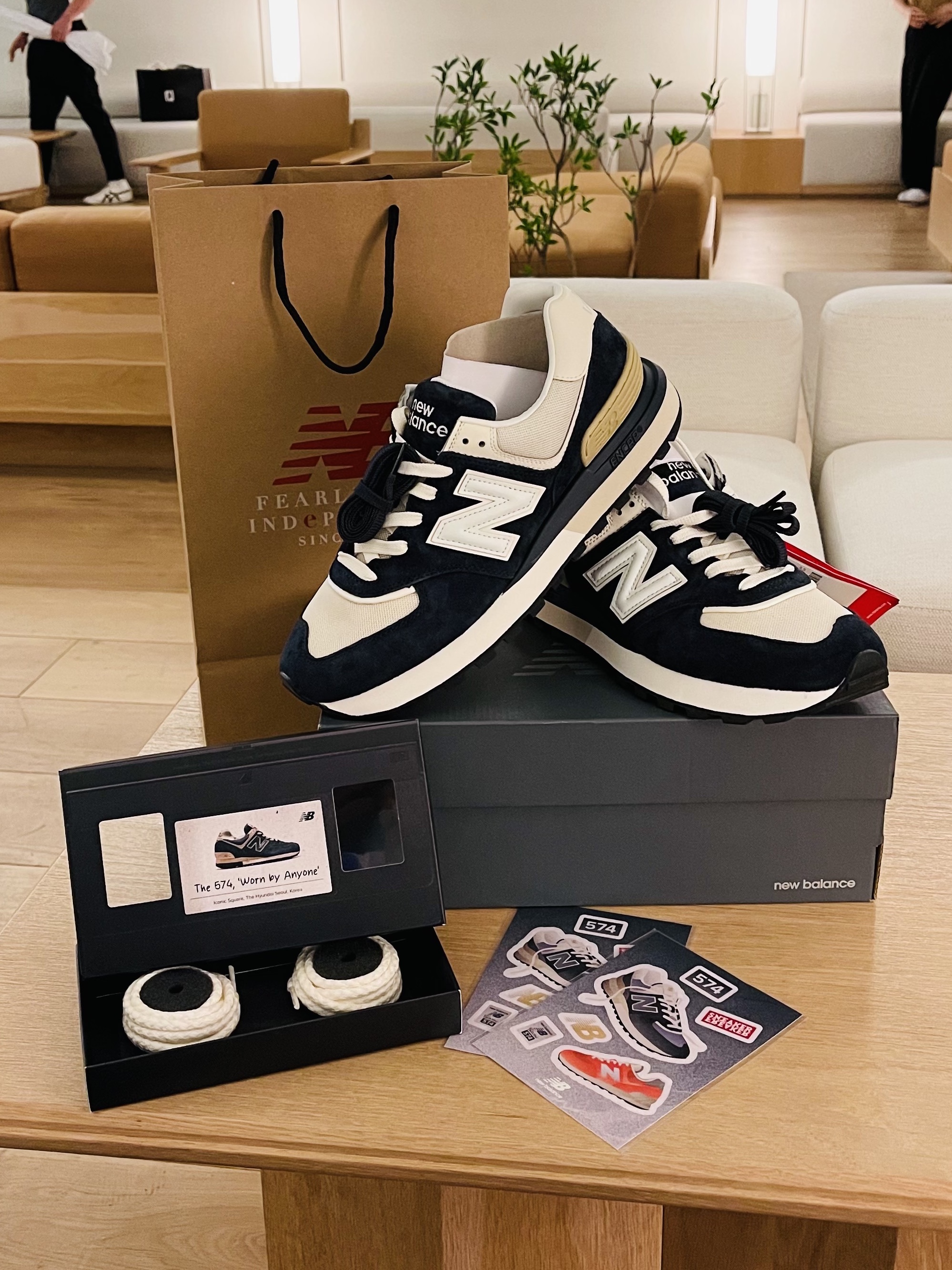 New Balance 574 Legacy Navy Blue, (W) New Balance x Miu Miu 574 Denim White 착용 스타일 - 1