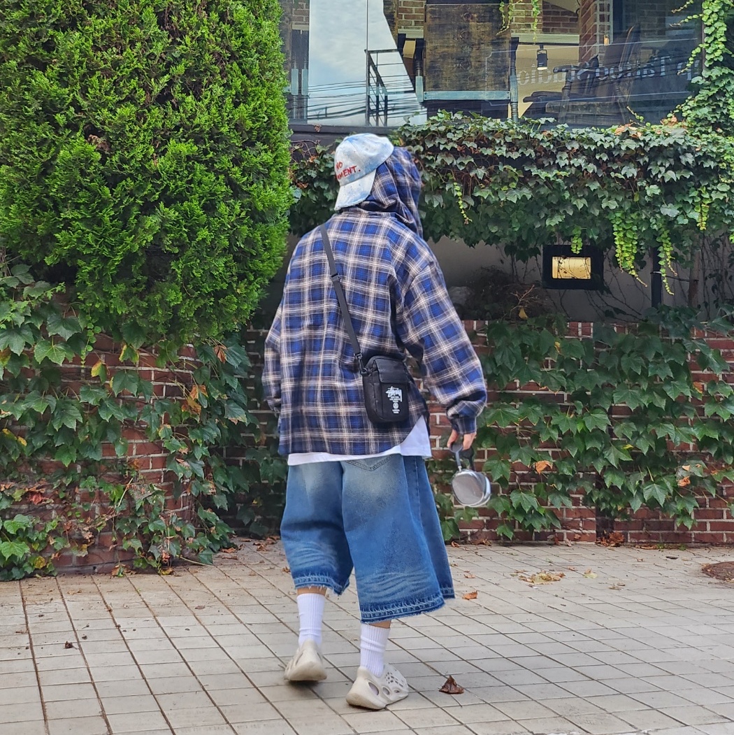Nos Couleurs No Comment Cap Denim, Adidas Yeezy Foam RNNR Ararat 착용 스타일 - 2