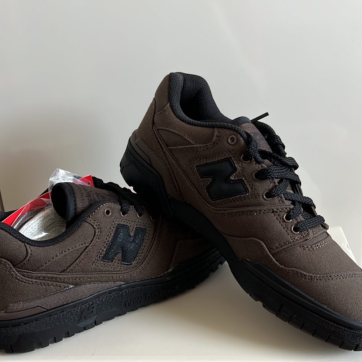 New Balance x Thisisneverthat 550 Brown Black 착용 스타일