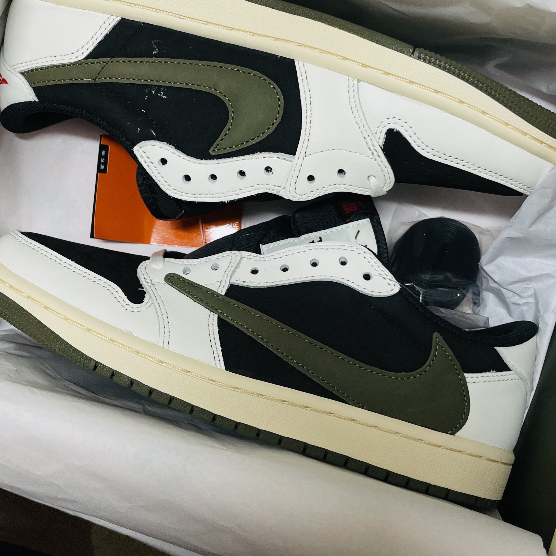 (W) Jordan 1 x Travis Scott Retro Low OG SP Medium Olive 착용 스타일