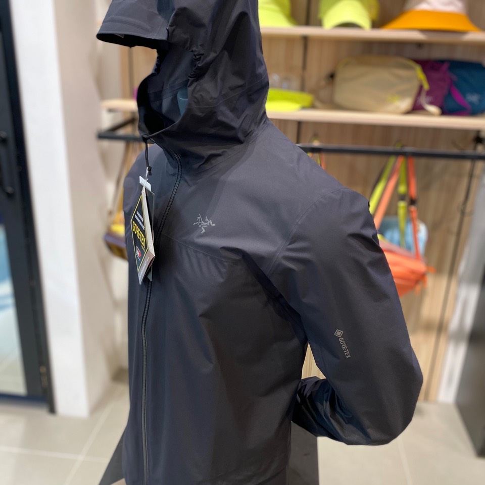 Arc'teryx Norvan LT Hoody Black 착용 스타일 - 2