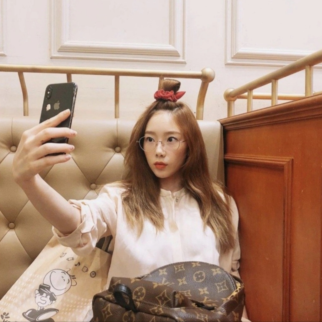 Louis Vuitton Palm Springs Mini Backpack Monogram, Monamhee Bred Keyring with Pink Pants Brown 착용 스타일 - 2