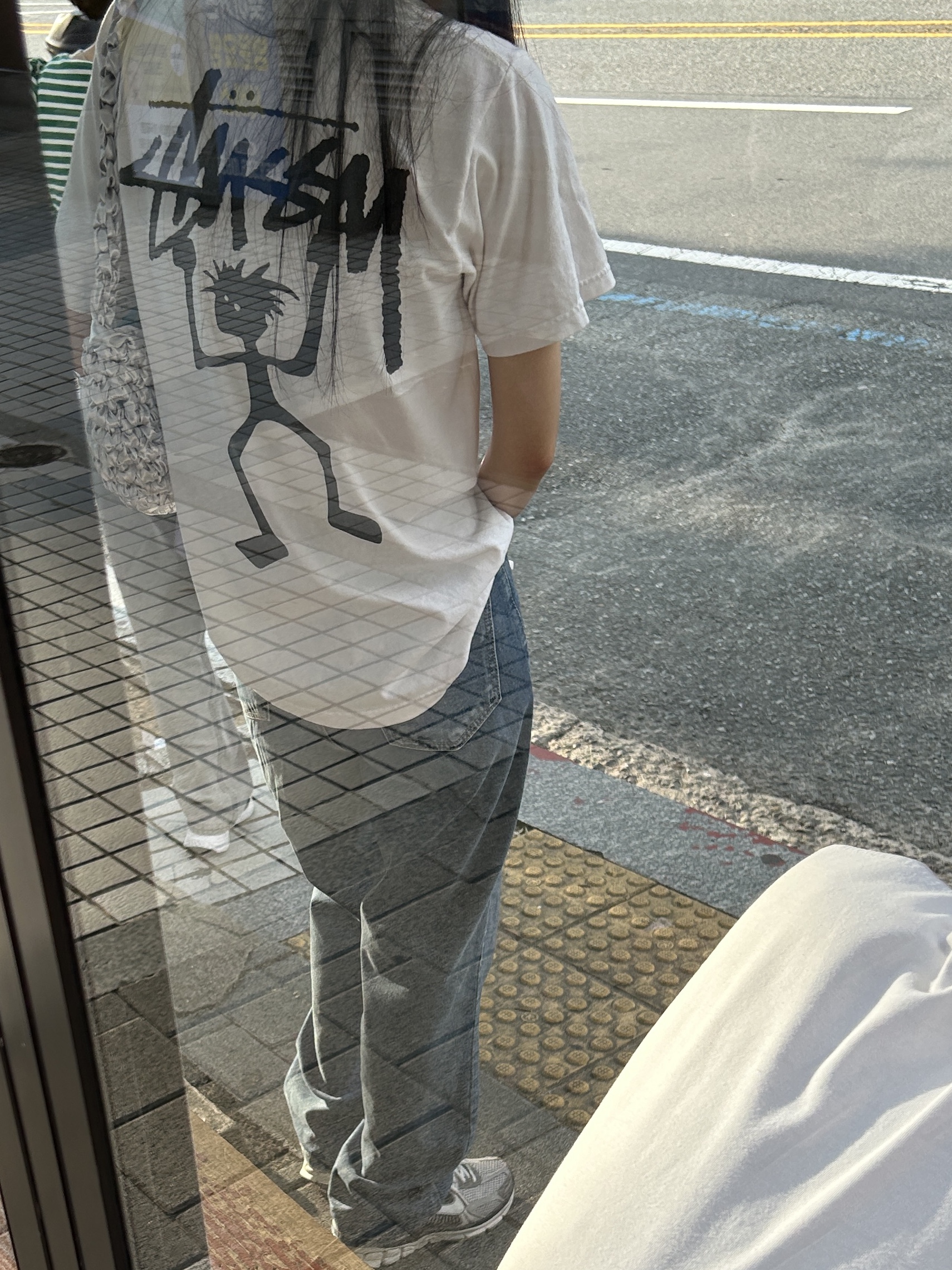(W) Nike Zoom Vomero 5 Cobblestone and Flat Pewter, COS Quilted Micro Bag Silver 착용 스타일