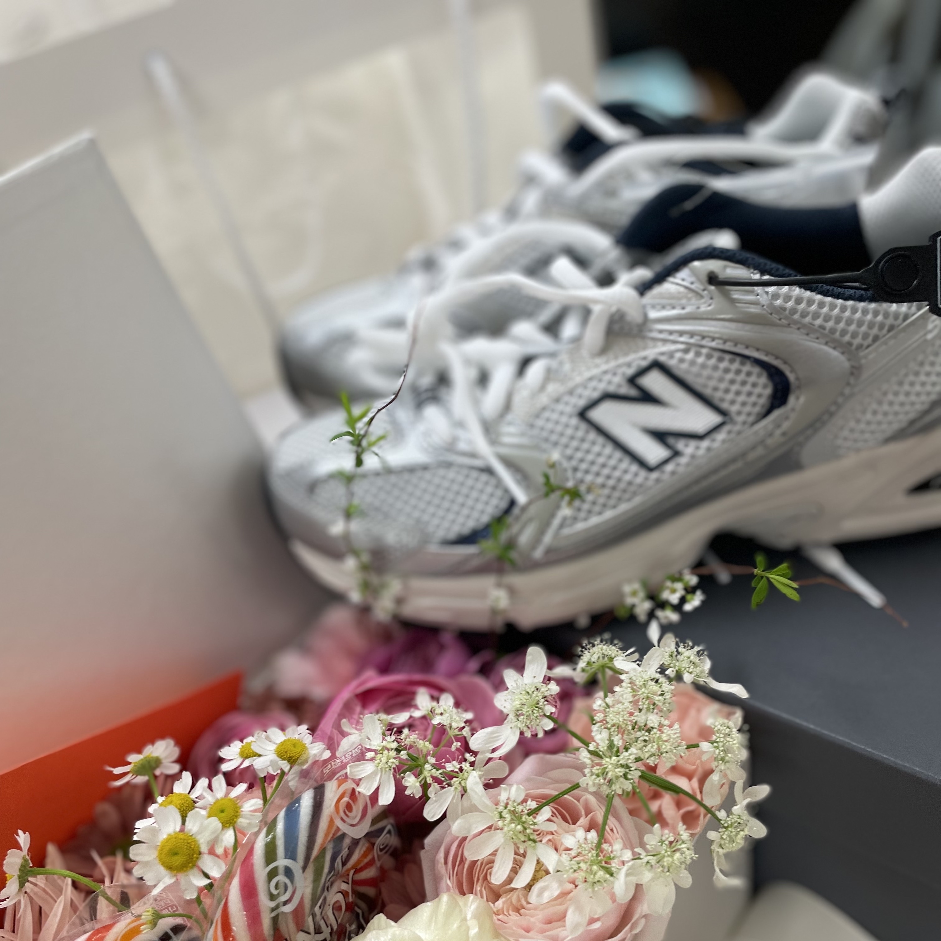 New Balance 530 Steel Grey 착용 스타일 - 1