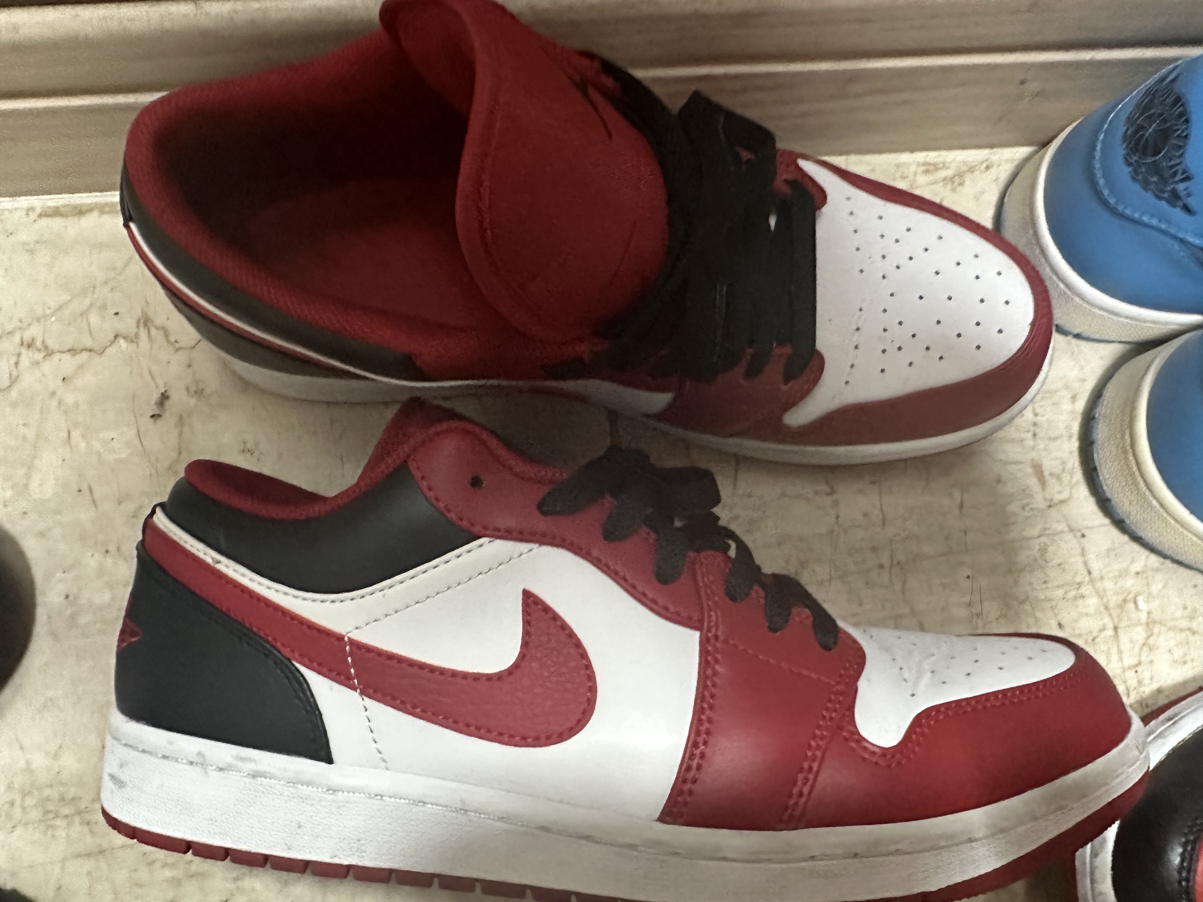 Jordan 1 Low White Gym Red Black 착용 스타일