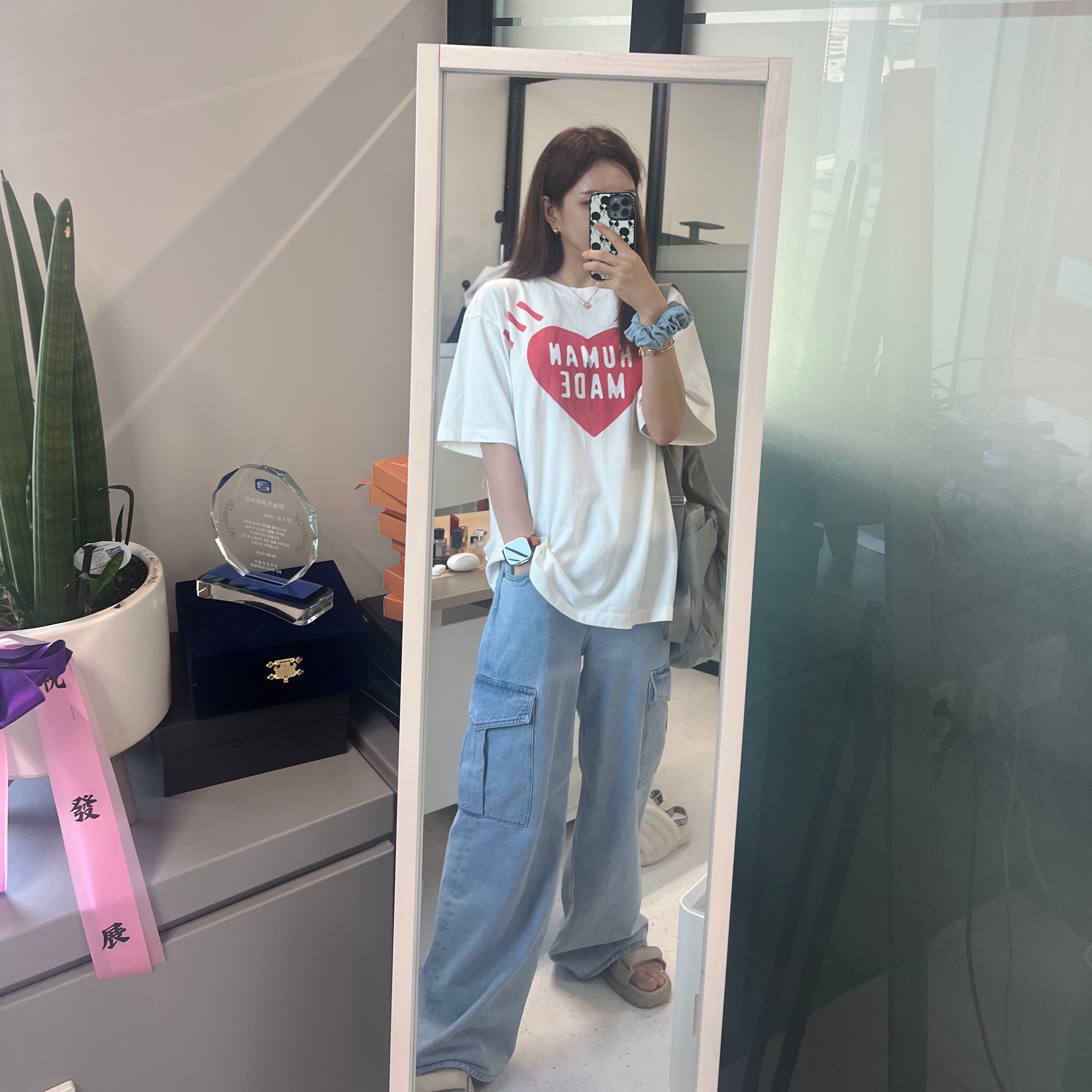 Human Made x Joopiter Daily June 21 T-Shirt White, (W) Dioract Sandal Gray Lambskin 착용 스타일 - 1