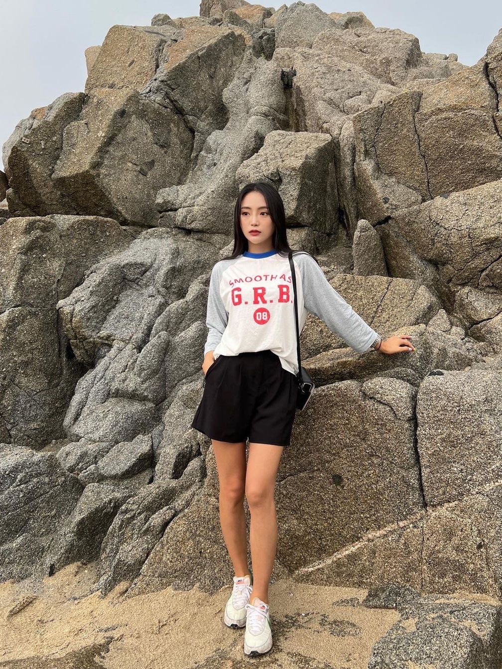 Green Butter Women Raglan Sleeve Cookie T-Shirt Green Blue, Green Butter Women Raglan Sleeve Cookie T-Shirt Cobalt Blue Red 착용 스타일 - 1