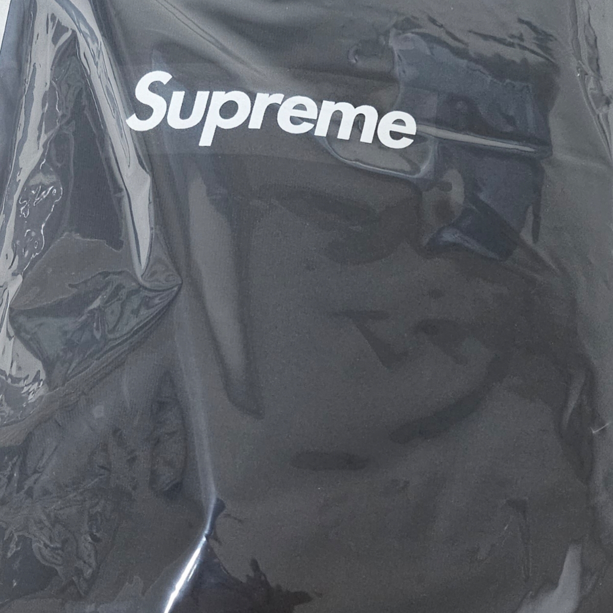 Supreme Seoul Box Logo T-Shirt White - 23FW, Supreme Seoul Box Logo Hooded Sweatshirt Black - 23FW 착용 스타일 - 2