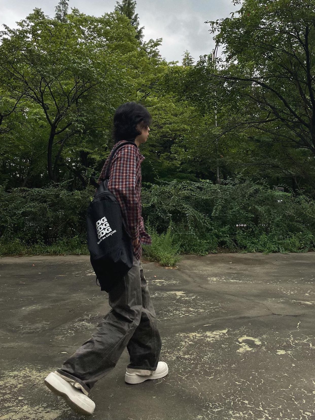 CDG Backpack Black 착용 스타일 - 4