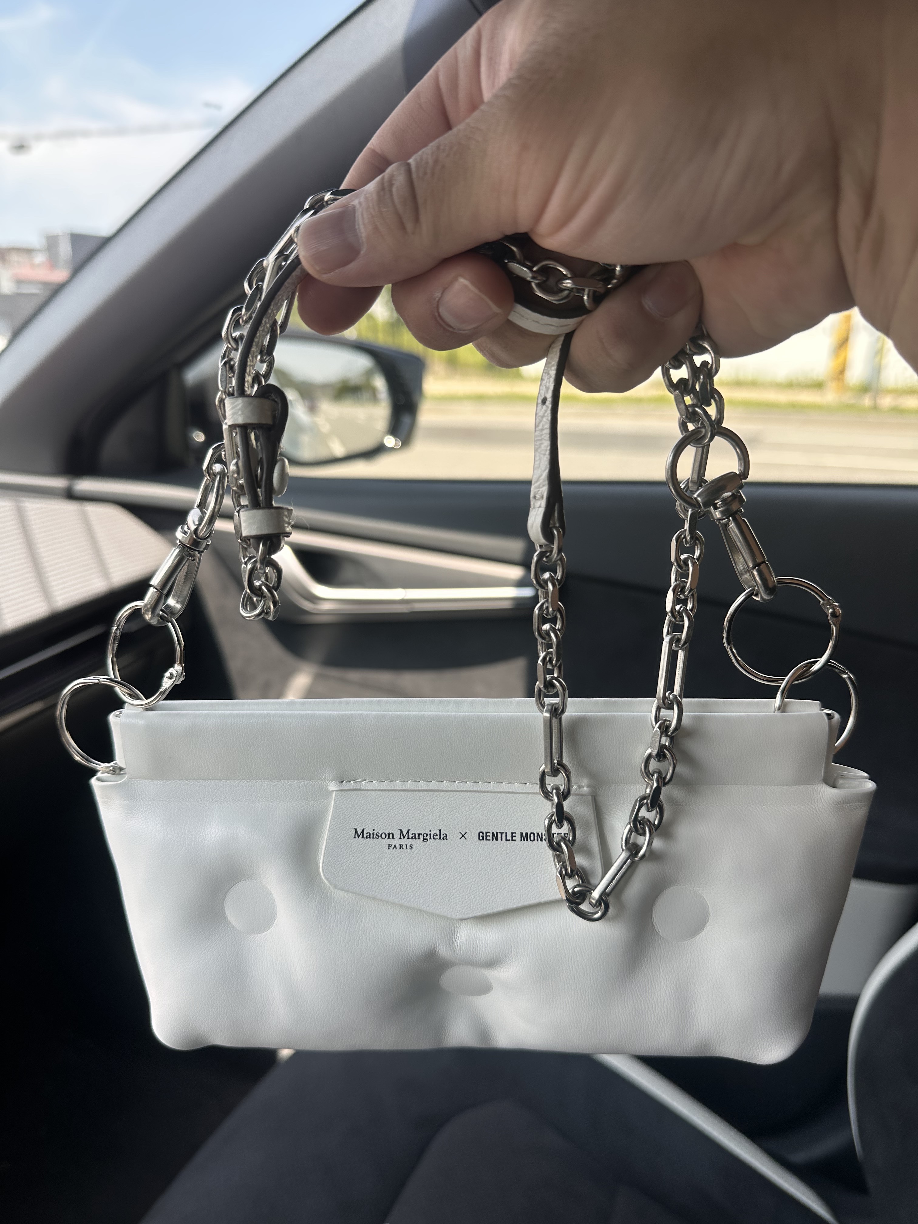 Gentle Monster x Maison Margiela MM011 Clear Black Gradient, Human Made Heart Mini Keycharm Red 착용 스타일 - 2