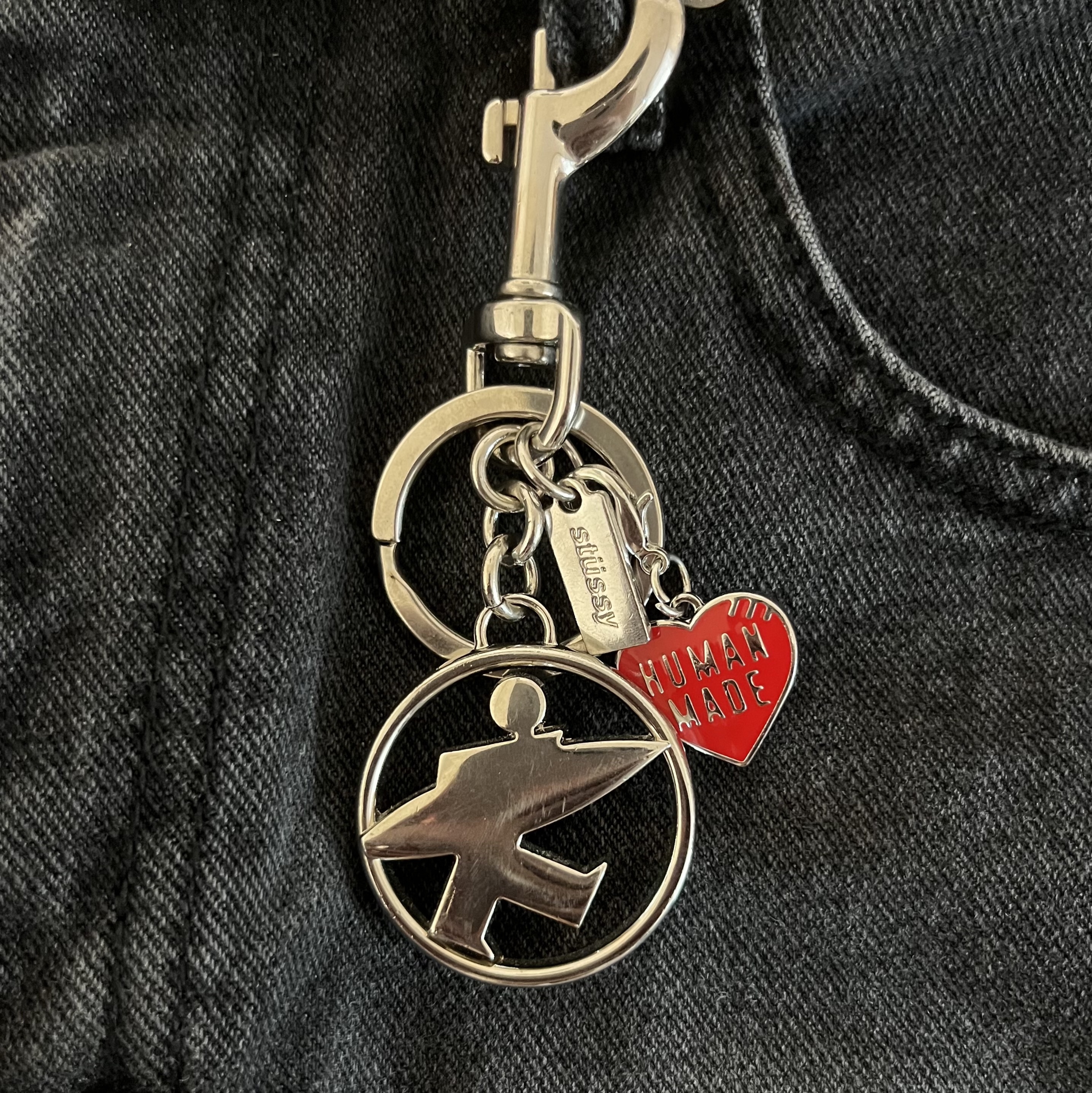 Human Made Heart Mini Keycharm Red, Stussy Surfman Keychain Silver 착용 스타일
