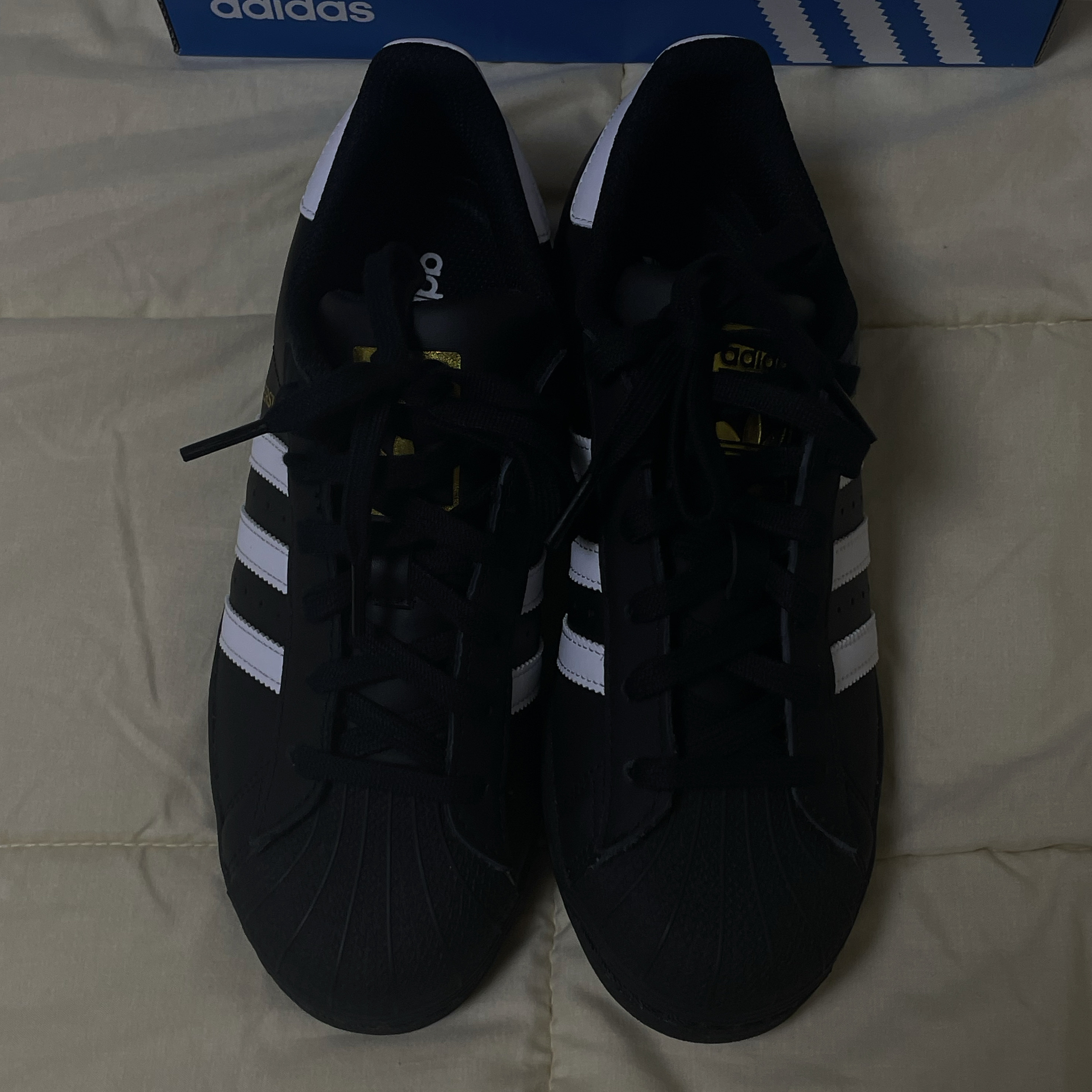 (J) Adidas Superstar Black White 착용 스타일