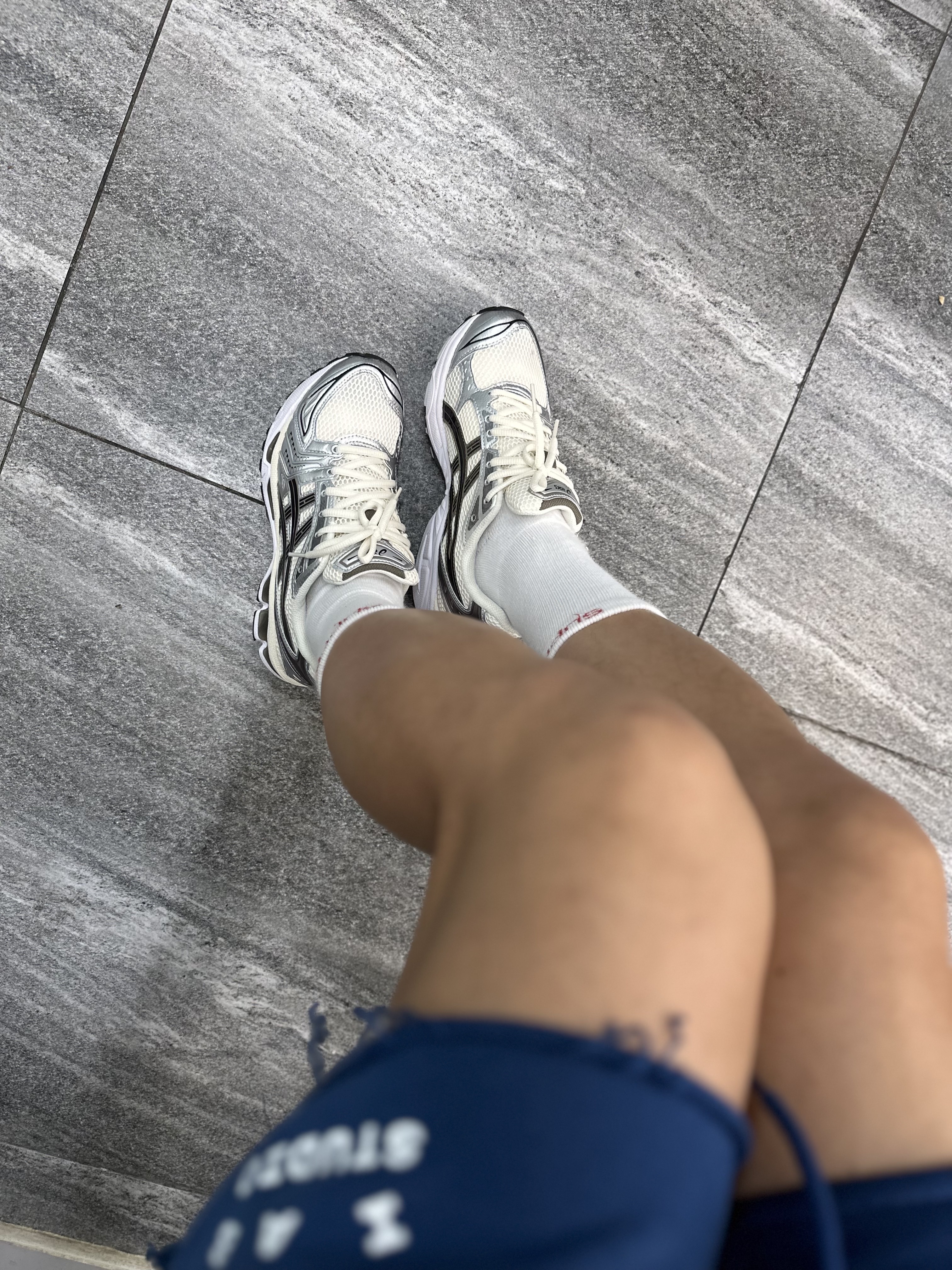 Asics Gel-Kayano 14 Cream Black 착용 스타일