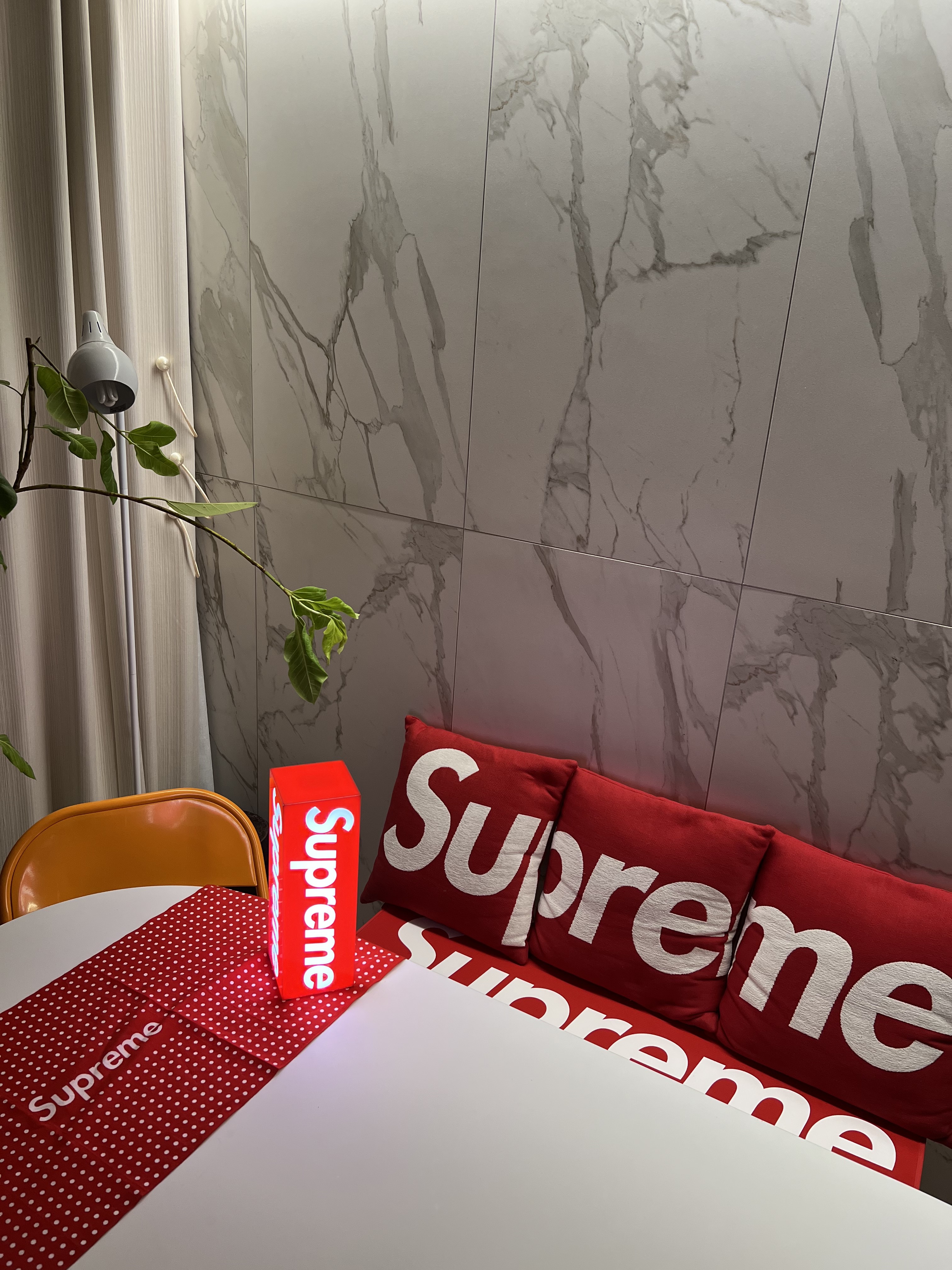 最速のネット通販 SUPREME 23FW Box Logo Lamp RED - gayvidsclub.com