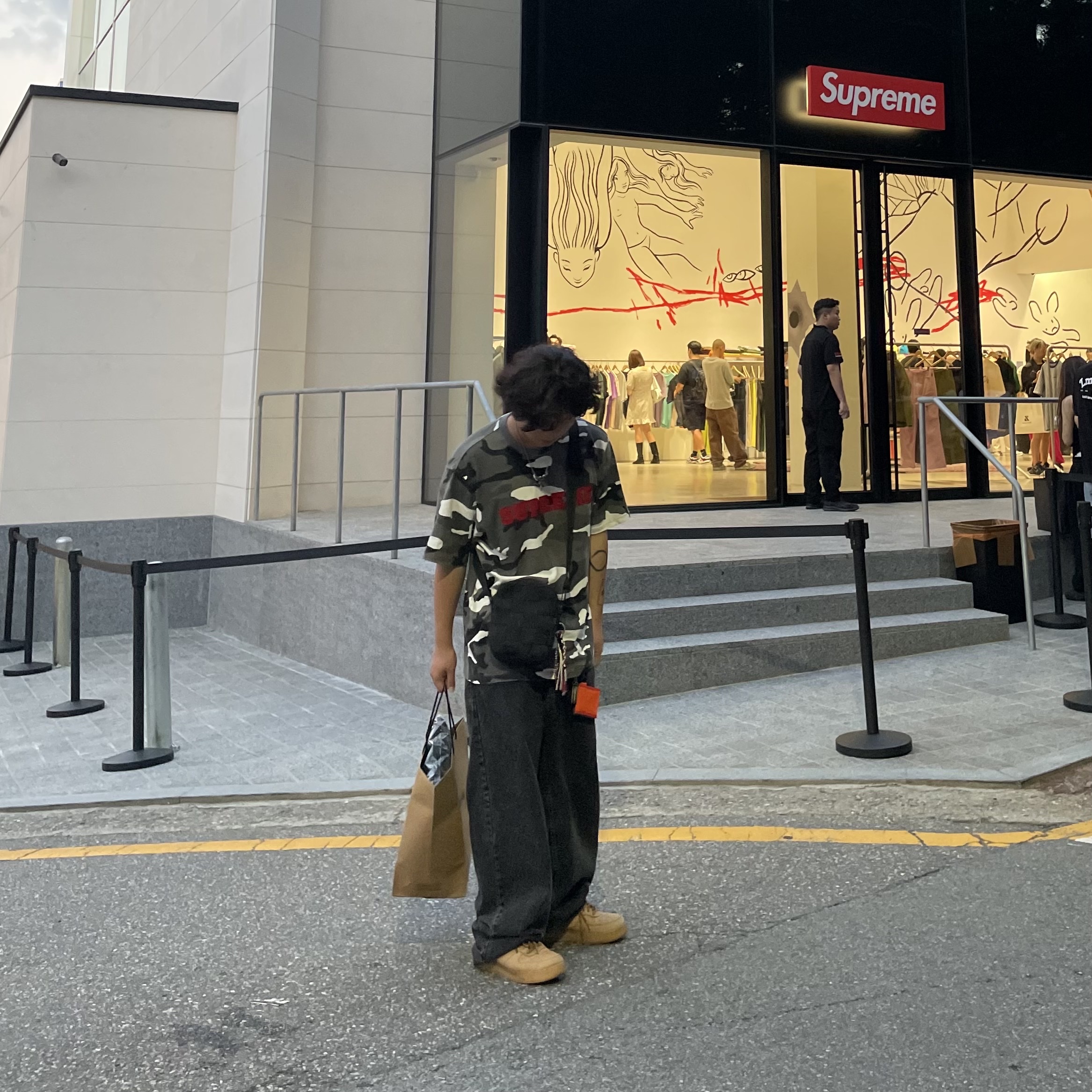 Supreme Collegiate S/S Top Snow Camo - 23FW 착용 스타일 - 1