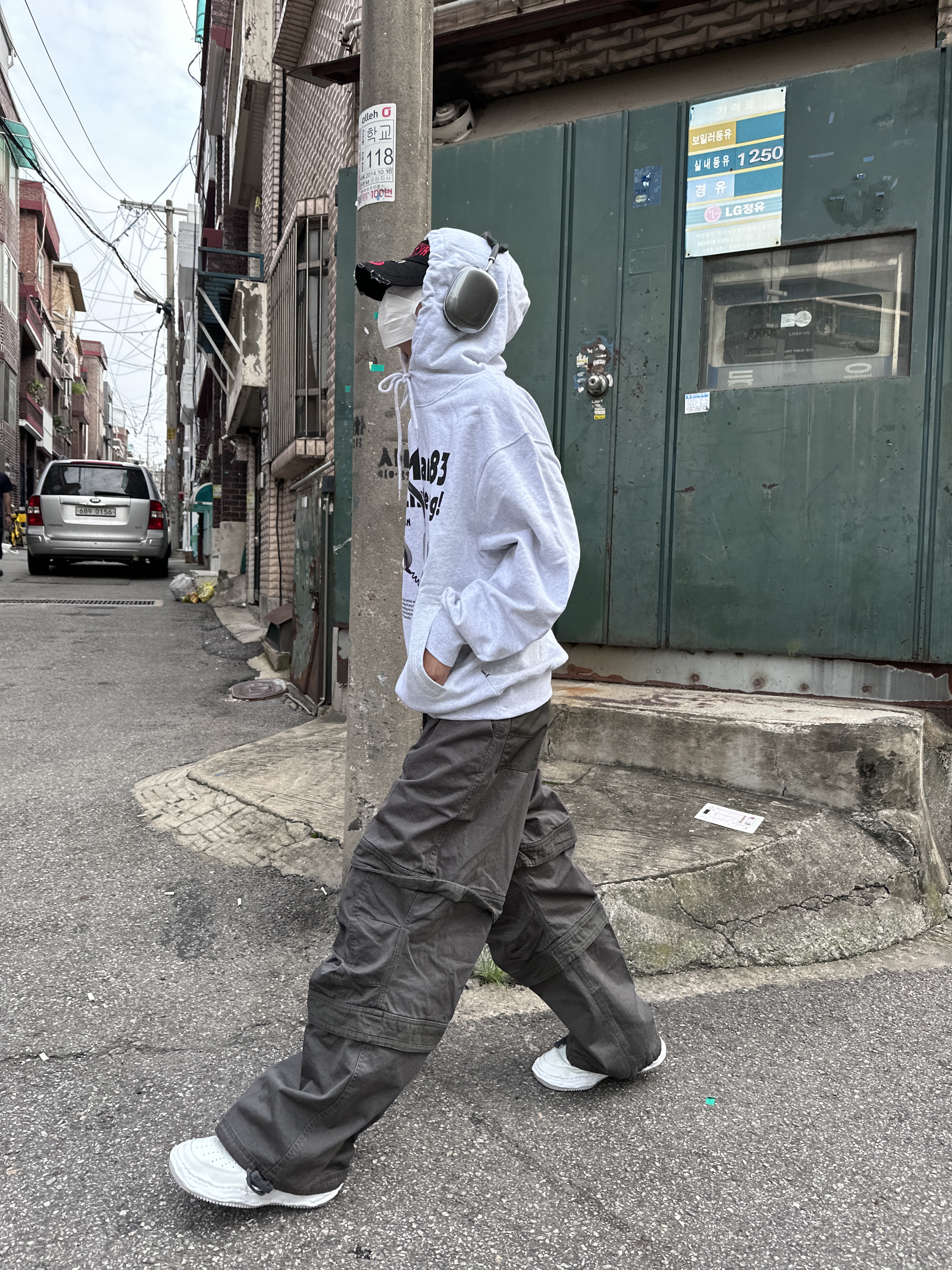 Farfromwhat Far Layered Work Pants Charcoal, Maison Mihara Yasuhiro Wayne OG Sole Leather Low-top Sneakers White 착용 스타일 - 2