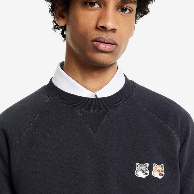 Maison Kitsune Double Fox Head Patch Classic Sweatshirt Anthracite, Maison Kitsune Double Fox Head Patch Classic T-Shirt Anthracite 착용 스타일 - 3