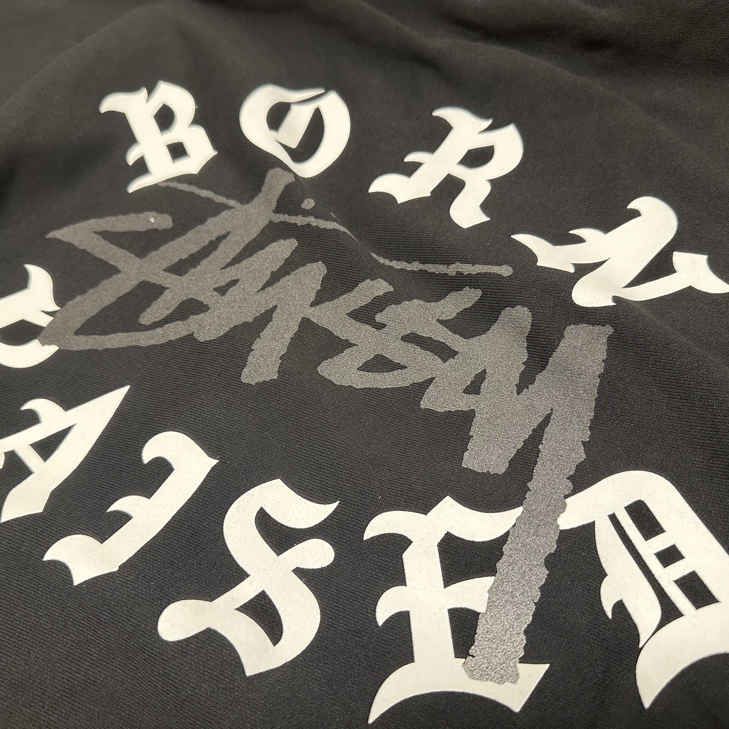 Stussy x Born X Raised Logo Zip Hoodie Black 착용 스타일 - 2
