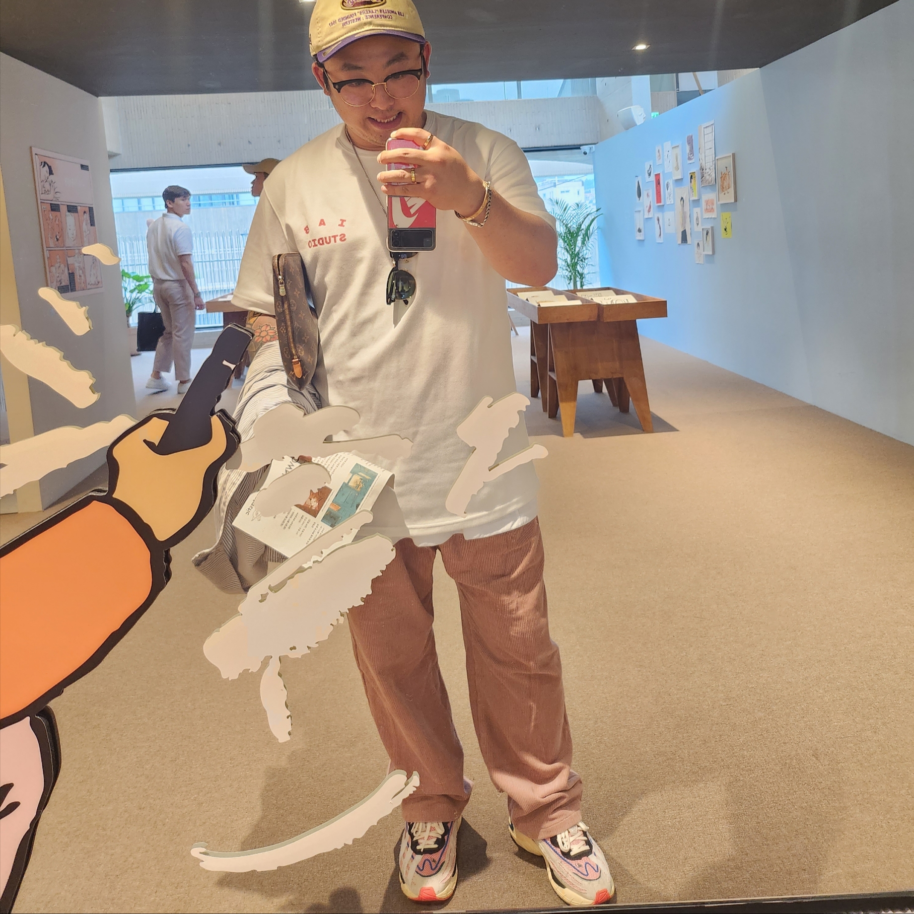 IAB Studio T-Shirt White - The Hyundai Seoul Exclusive, Adidas x Sean Wotherspoon Orketro White Easy Yellow 착용 스타일