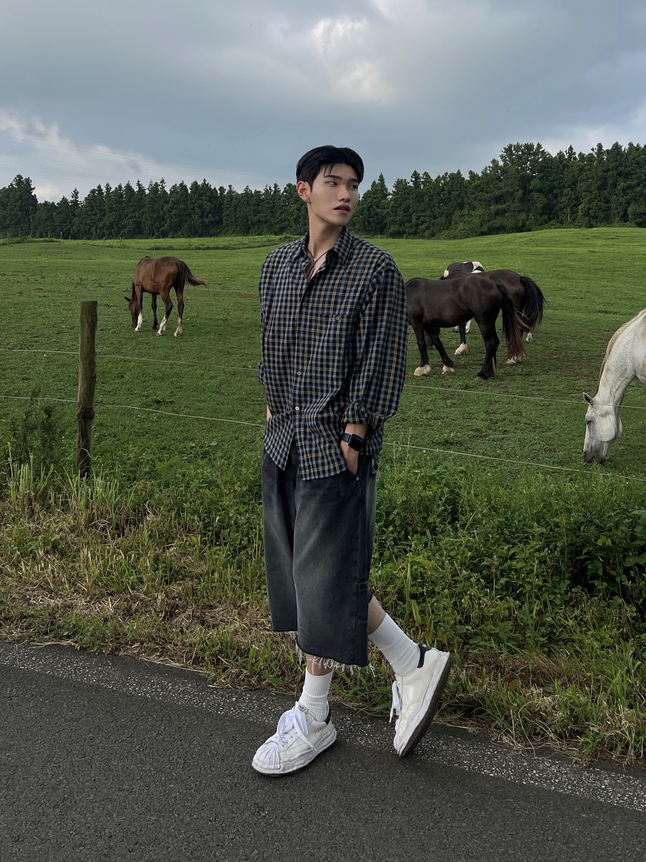 Maison Mihara Yasuhiro Blakey OG Sole Canvas Low-top Sneakers White 착용 스타일 - 1