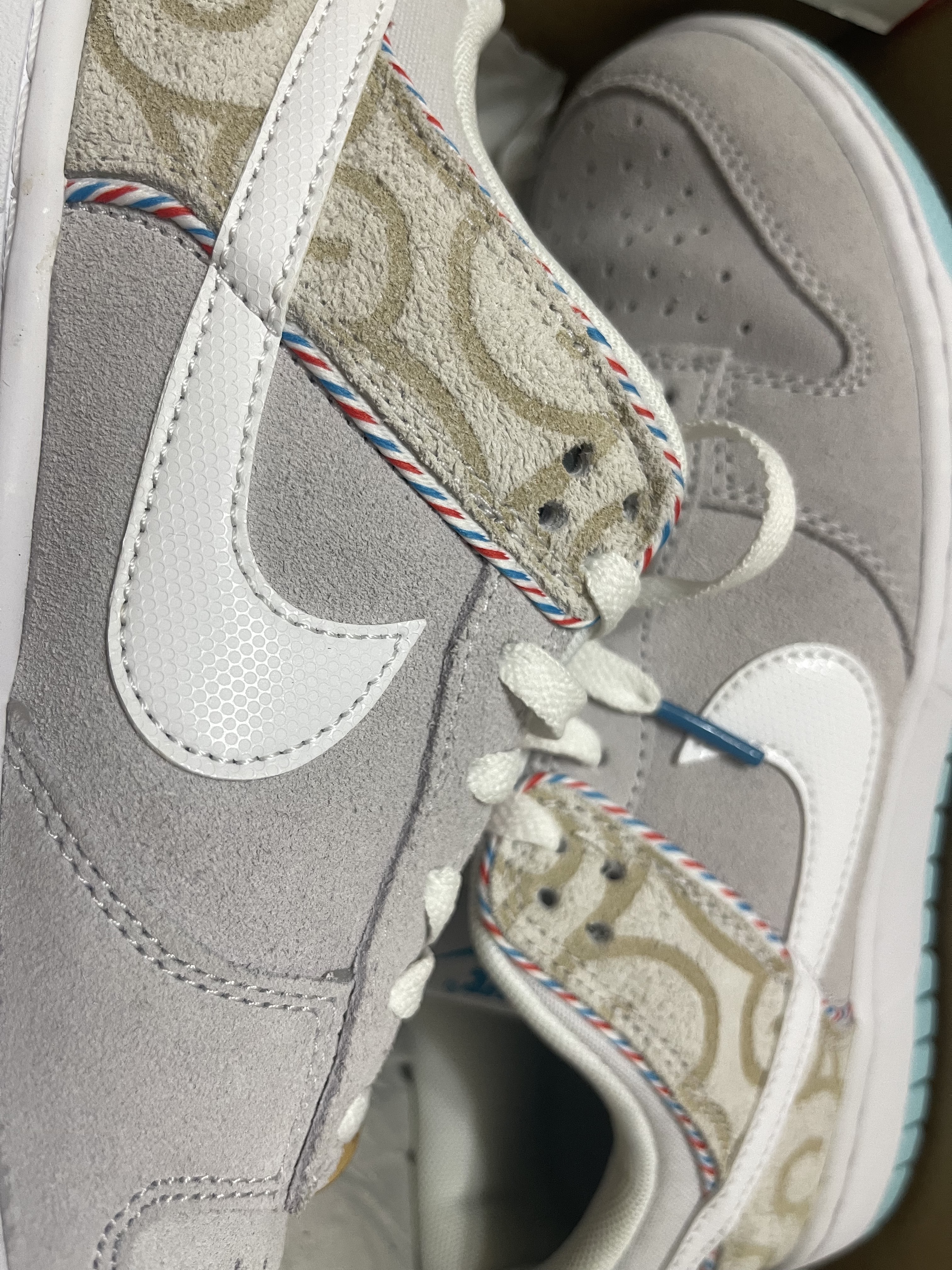 Nike Dunk Low Retro SE Barber Shop Grey 착용 스타일