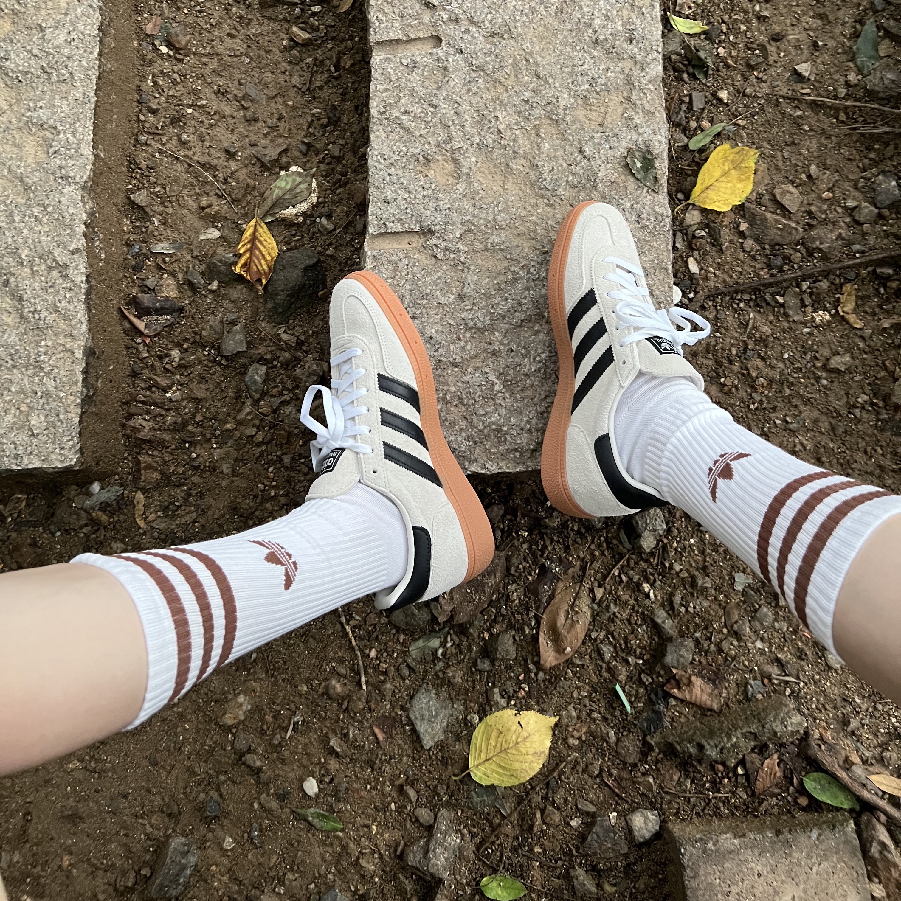 (W) Adidas Spezial Handball Aluminium Core Black 착용 스타일 - 1