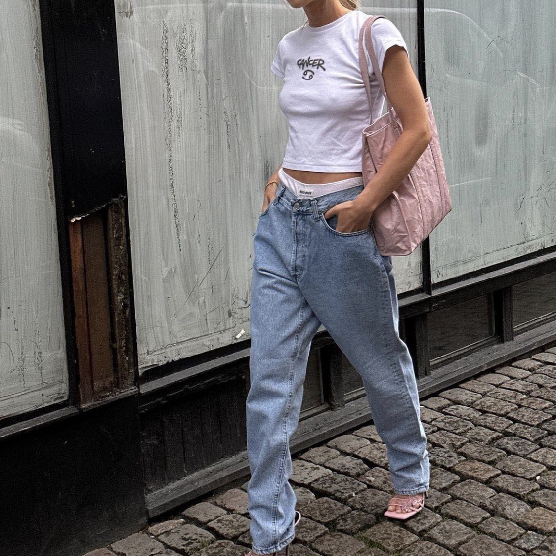 (W) Zara ZW Mid-Rise Baggy Cargo Jeans Light Blue, (W) Balenciaga Ankle Cut Jeans Light Blue 착용 스타일 - 3