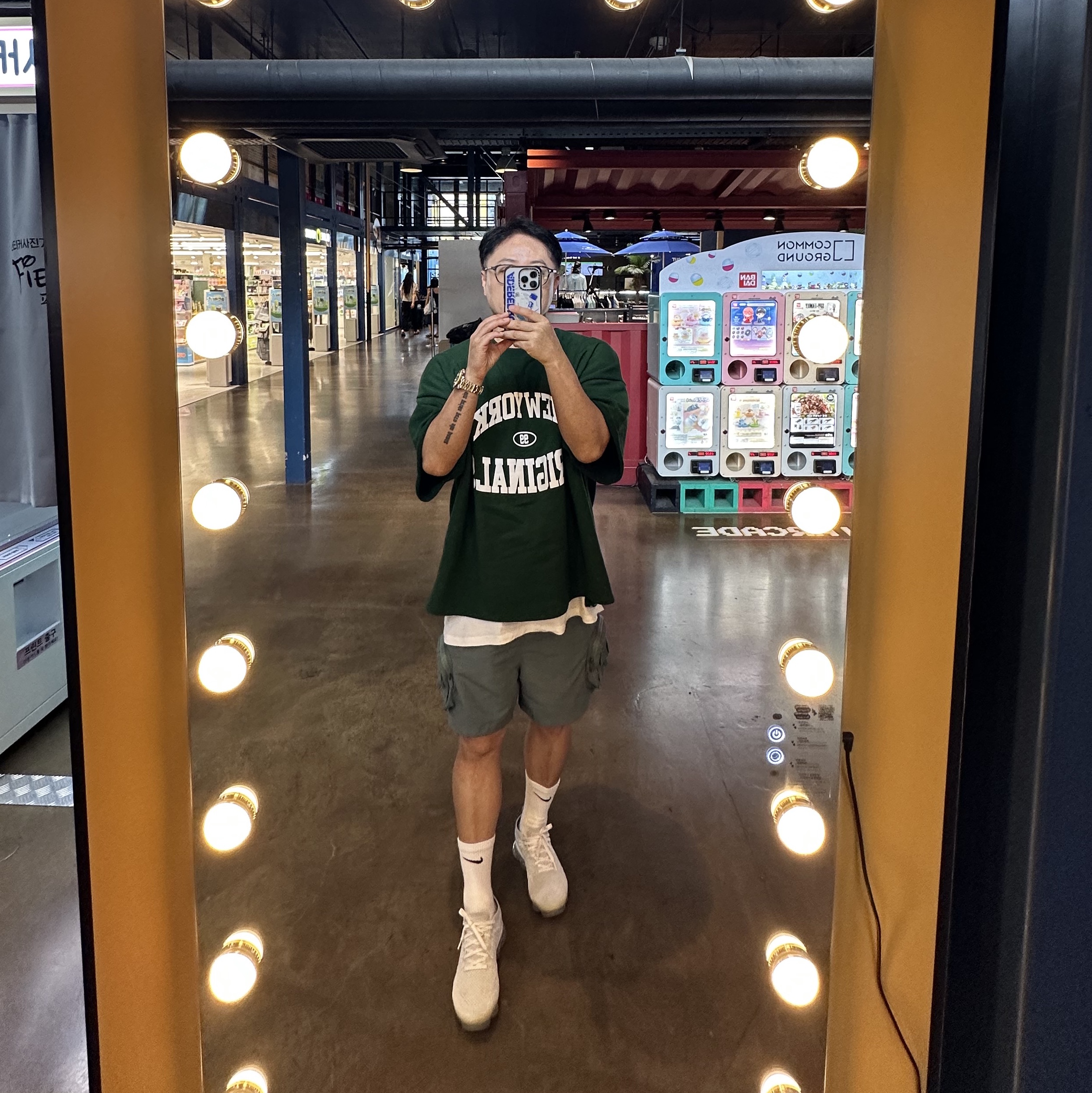 Nike Air VaporMax Flyknit Triple White, Nike x Stussy NRG Crew Socks White Black 착용 스타일