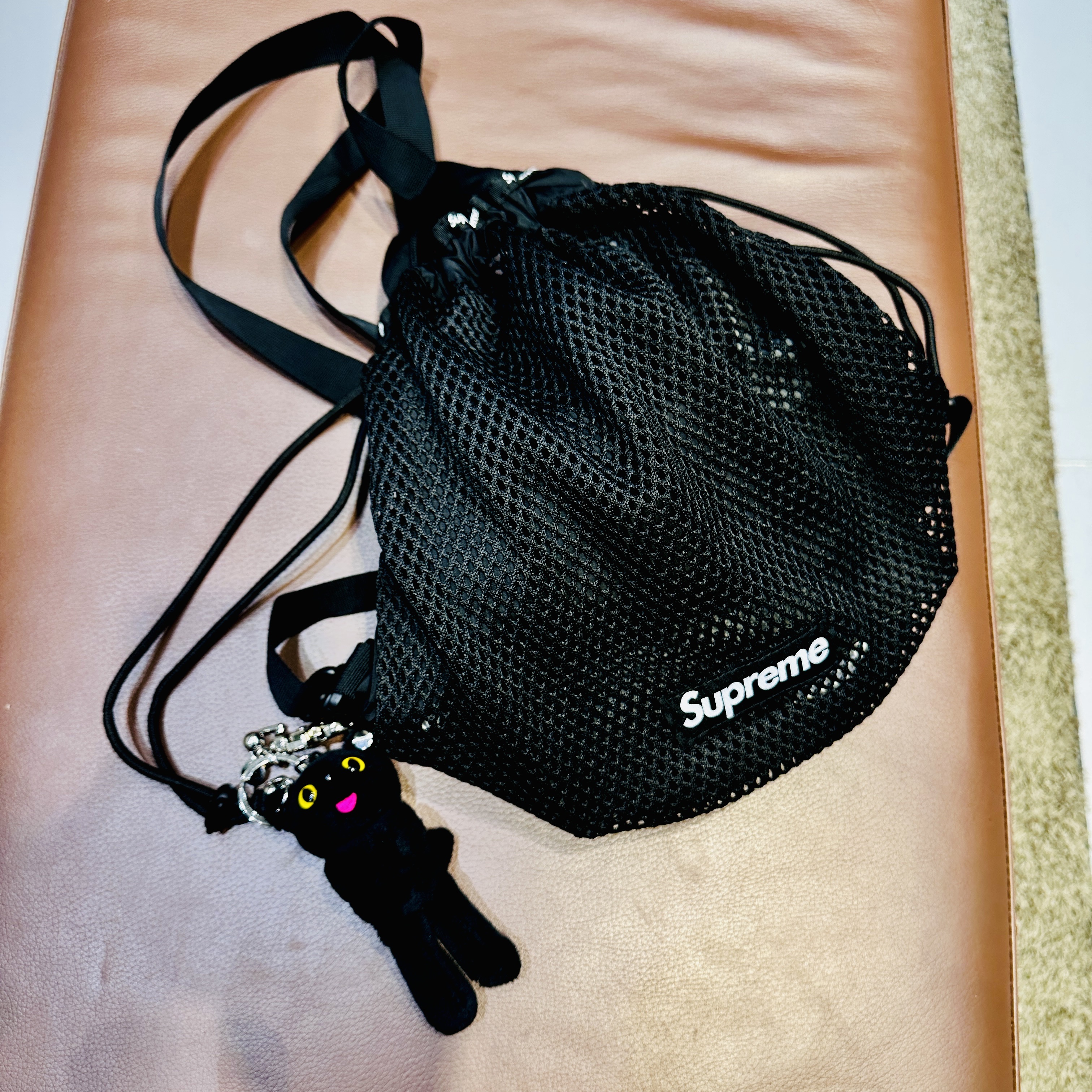Supreme Mesh Small Backpack Black - 23SS 착용 스타일 - 2